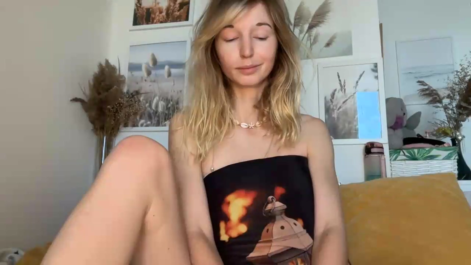 Gallery image thumbnail from Alielli's myfreecams stream on, 08/27/2026, 07:42 image 10 of 20