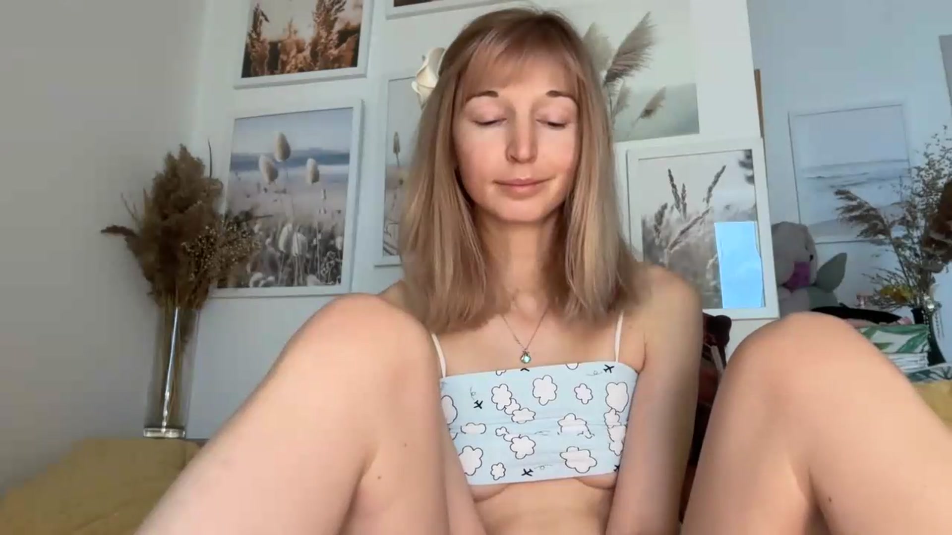 Gallery image thumbnail from Alielli's myfreecams stream on, 08/28/2026, 07:14 image 17 of 20