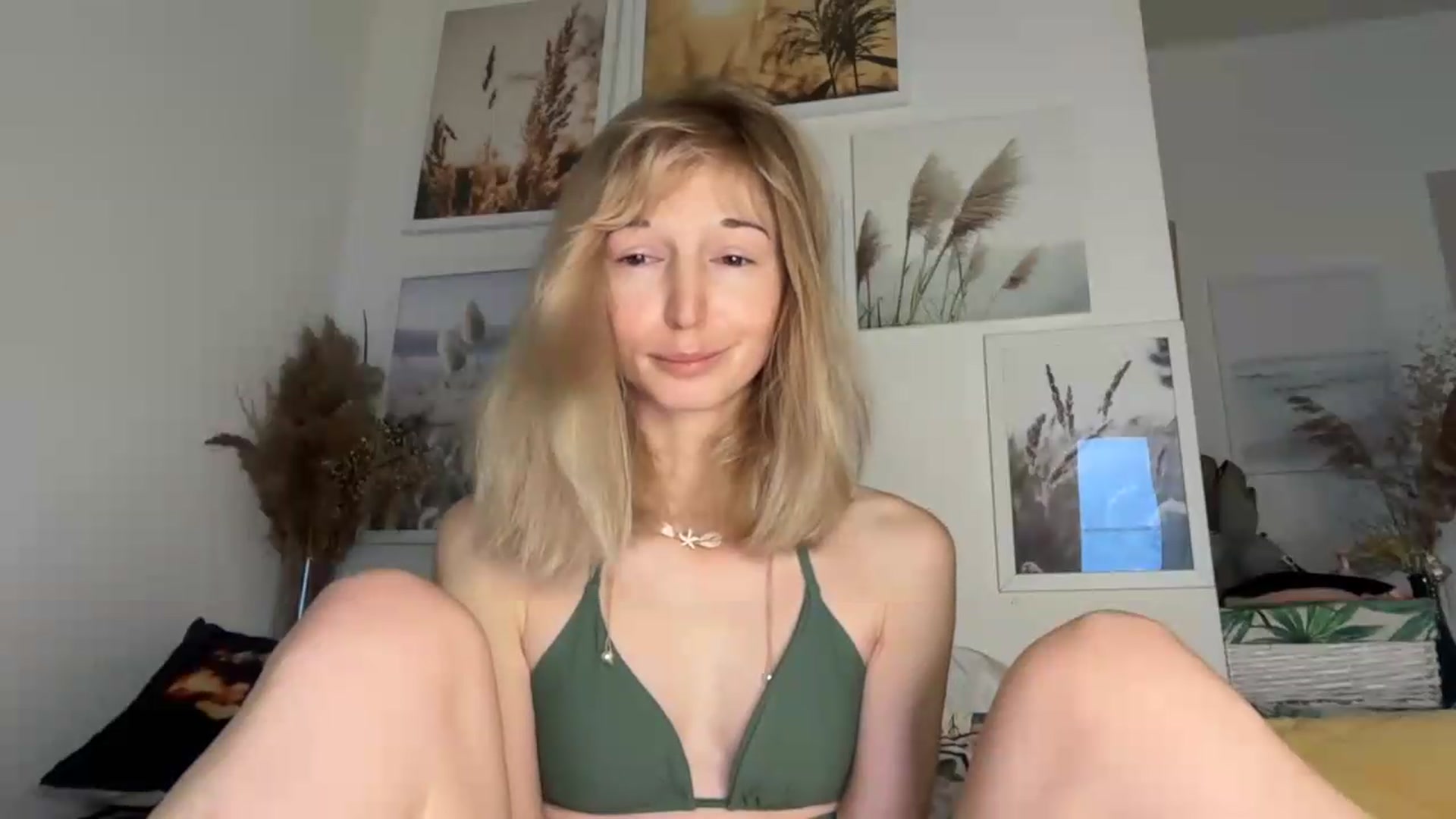 Gallery image thumbnail from Alielli's myfreecams stream on, 09/02/2026, 06:55 image 4 of 20