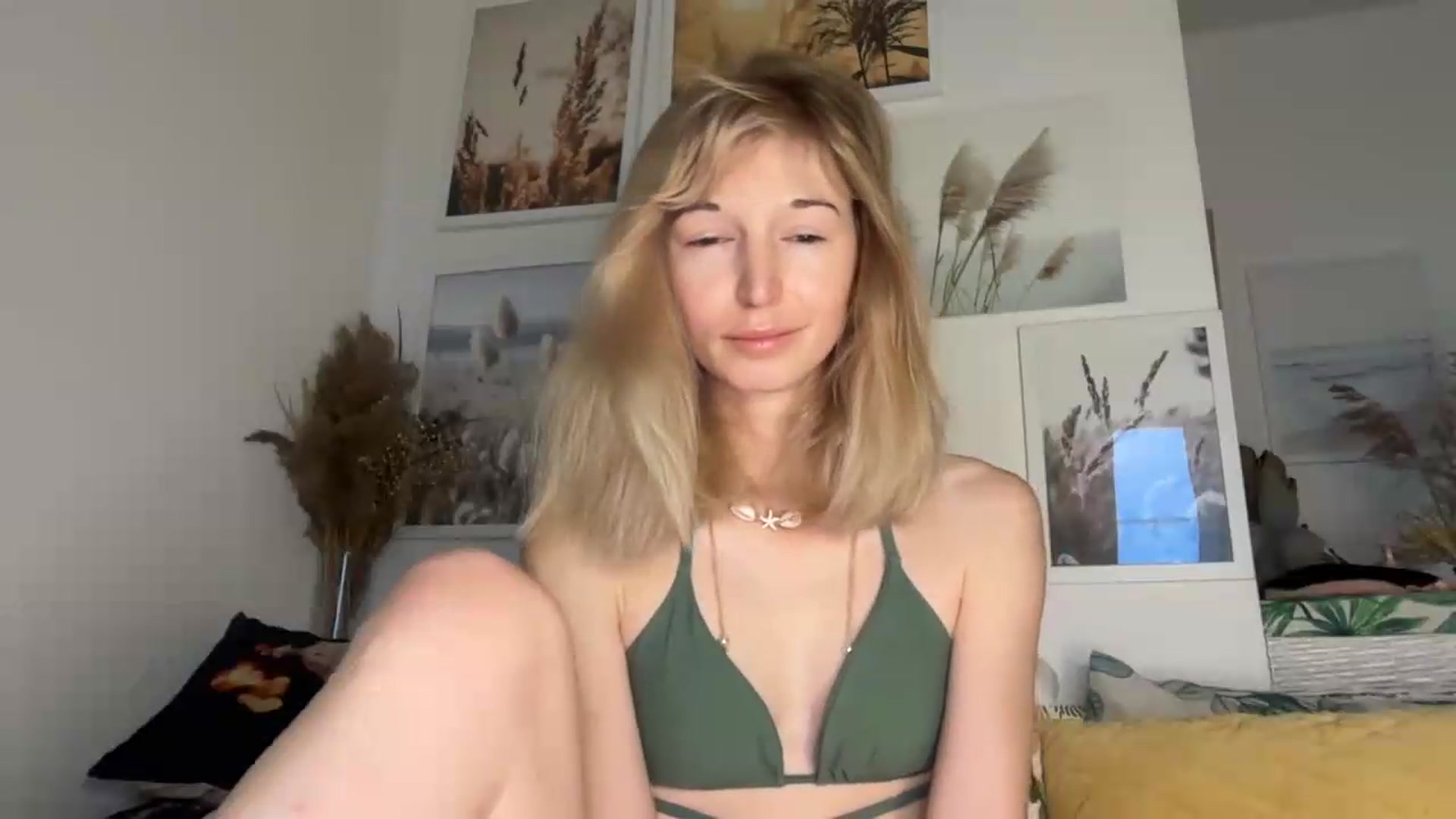 Gallery image thumbnail from Alielli's myfreecams stream on, 09/02/2026, 06:55 image 2 of 20