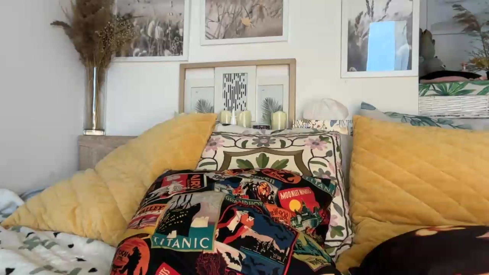 Gallery image thumbnail from Alielli's myfreecams stream on, 09/02/2026, 07:29 image 9 of 20