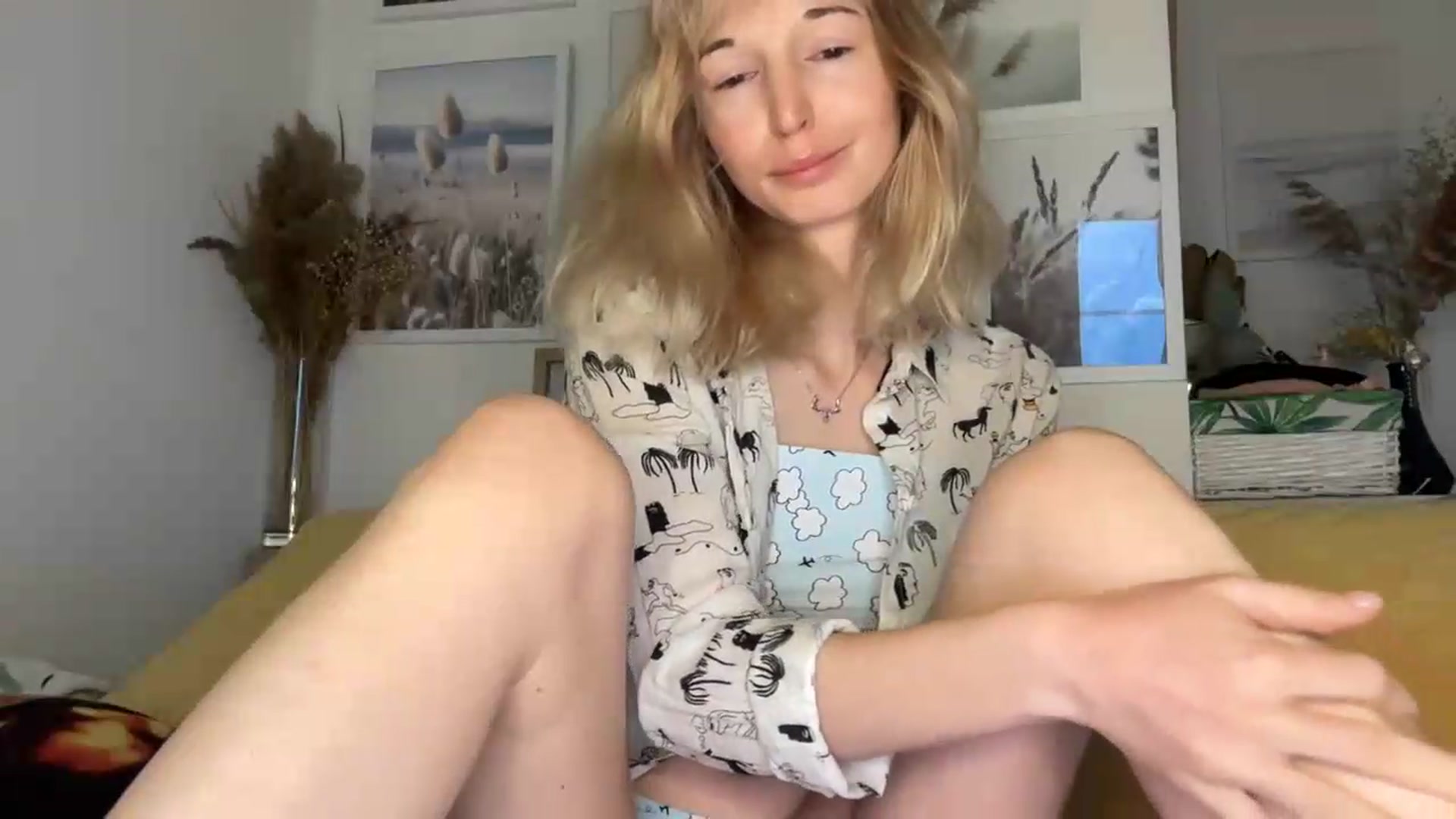 Gallery image thumbnail from Alielli's myfreecams stream on, 09/04/2026, 05:39 image 10 of 20