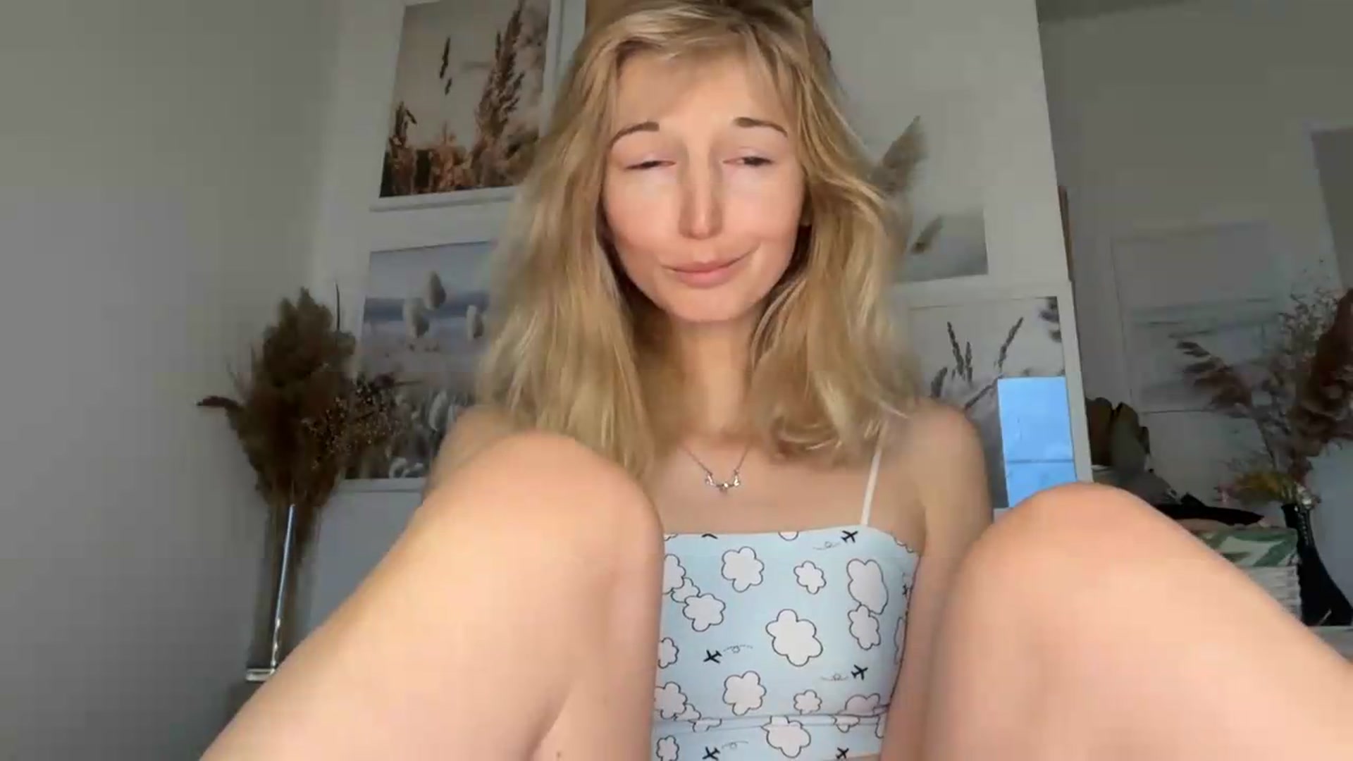 Gallery image thumbnail from Alielli's myfreecams stream on, 09/04/2026, 06:51 image 10 of 20