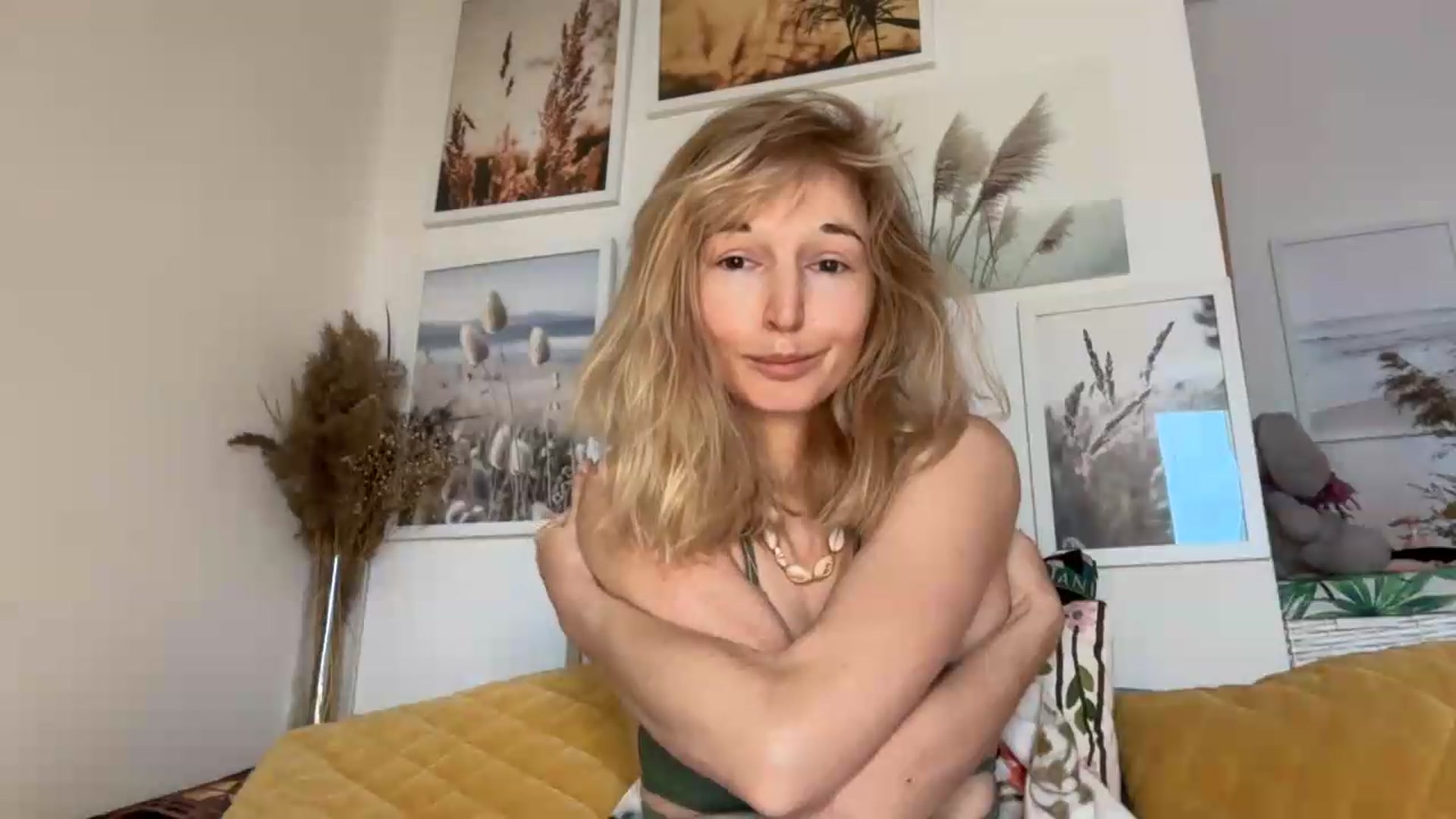 Gallery image thumbnail from Alielli's myfreecams stream on, 09/08/2026, 08:06 image 11 of 20