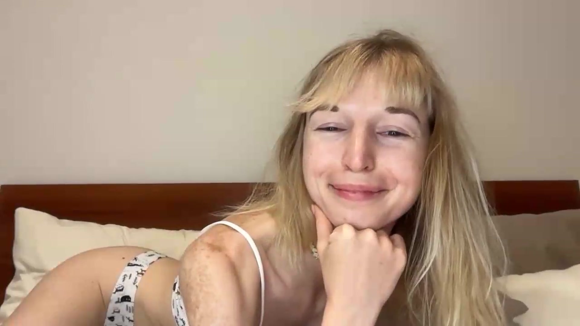 Gallery image thumbnail from Alielli's myfreecams stream on, 09/15/2026, 14:45 image 18 of 20