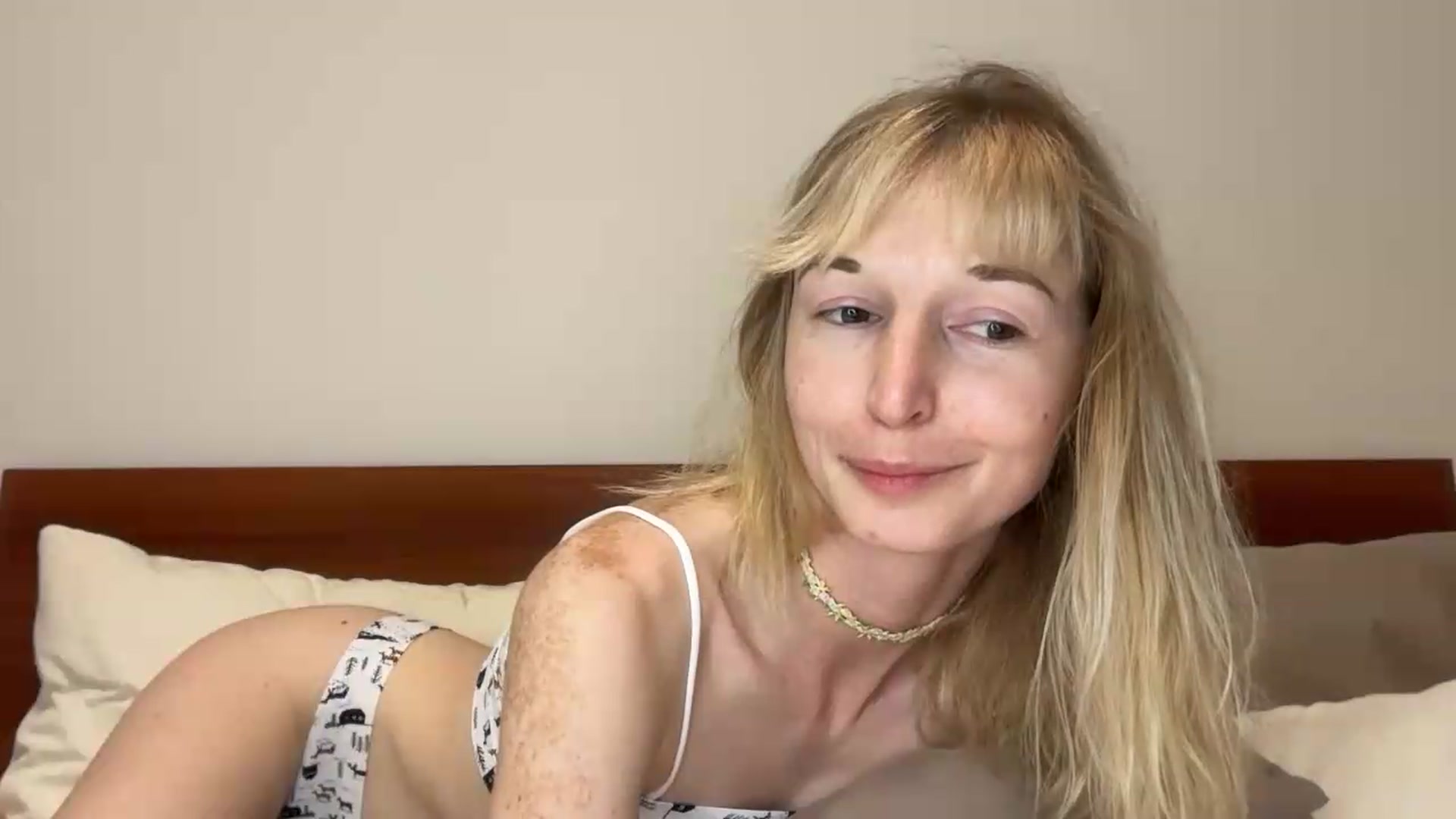 Gallery image thumbnail from Alielli's myfreecams stream on, 09/15/2026, 14:45 image 16 of 20
