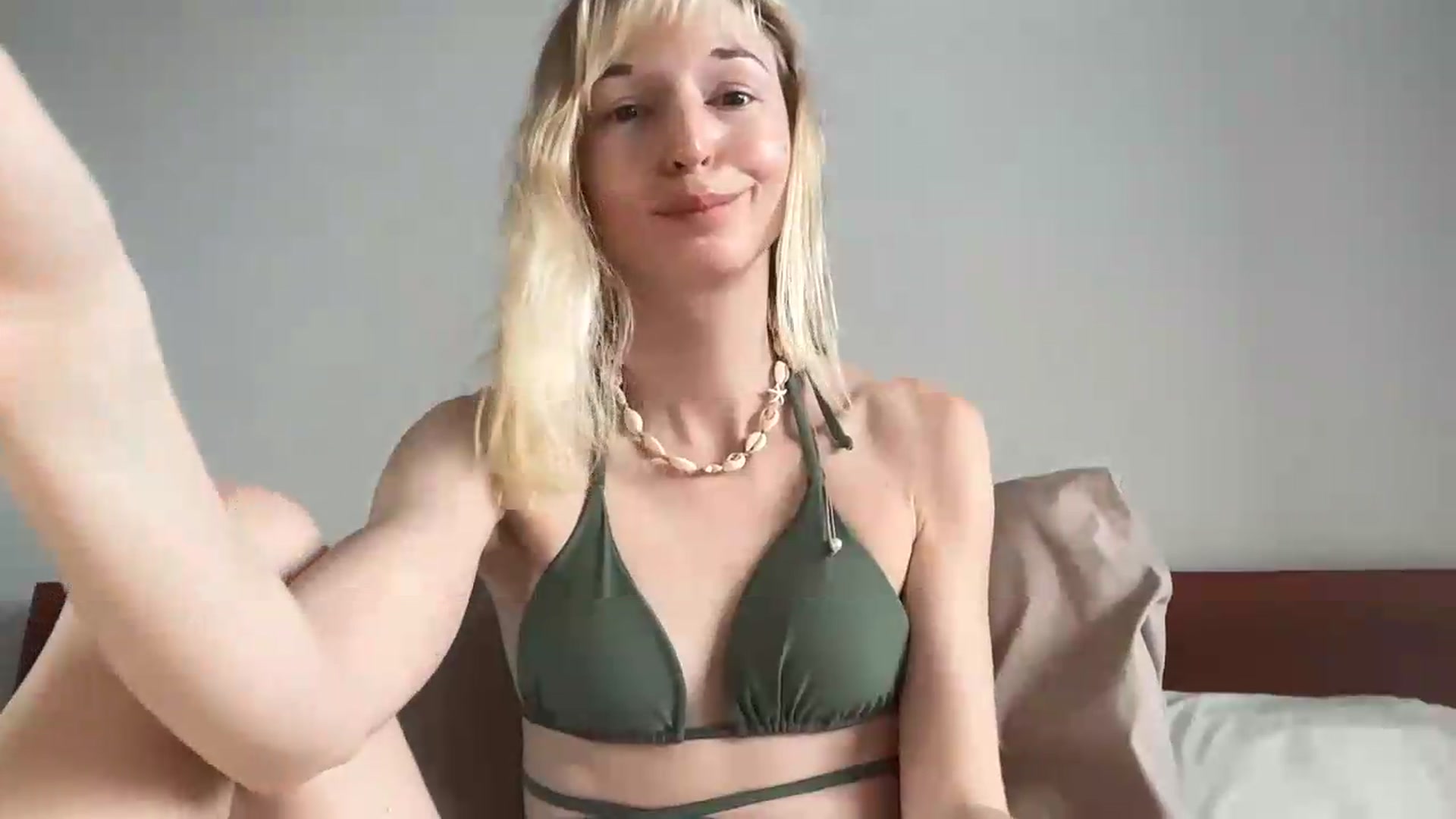 Gallery image thumbnail from Alielli's myfreecams stream on, 09/19/2026, 05:50 image 13 of 20