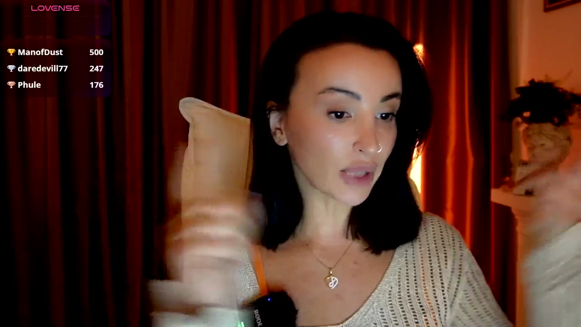 Gallery image thumbnail from AlienControl's myfreecams stream on, 10/15/2025, 17:19 image 17 of 20