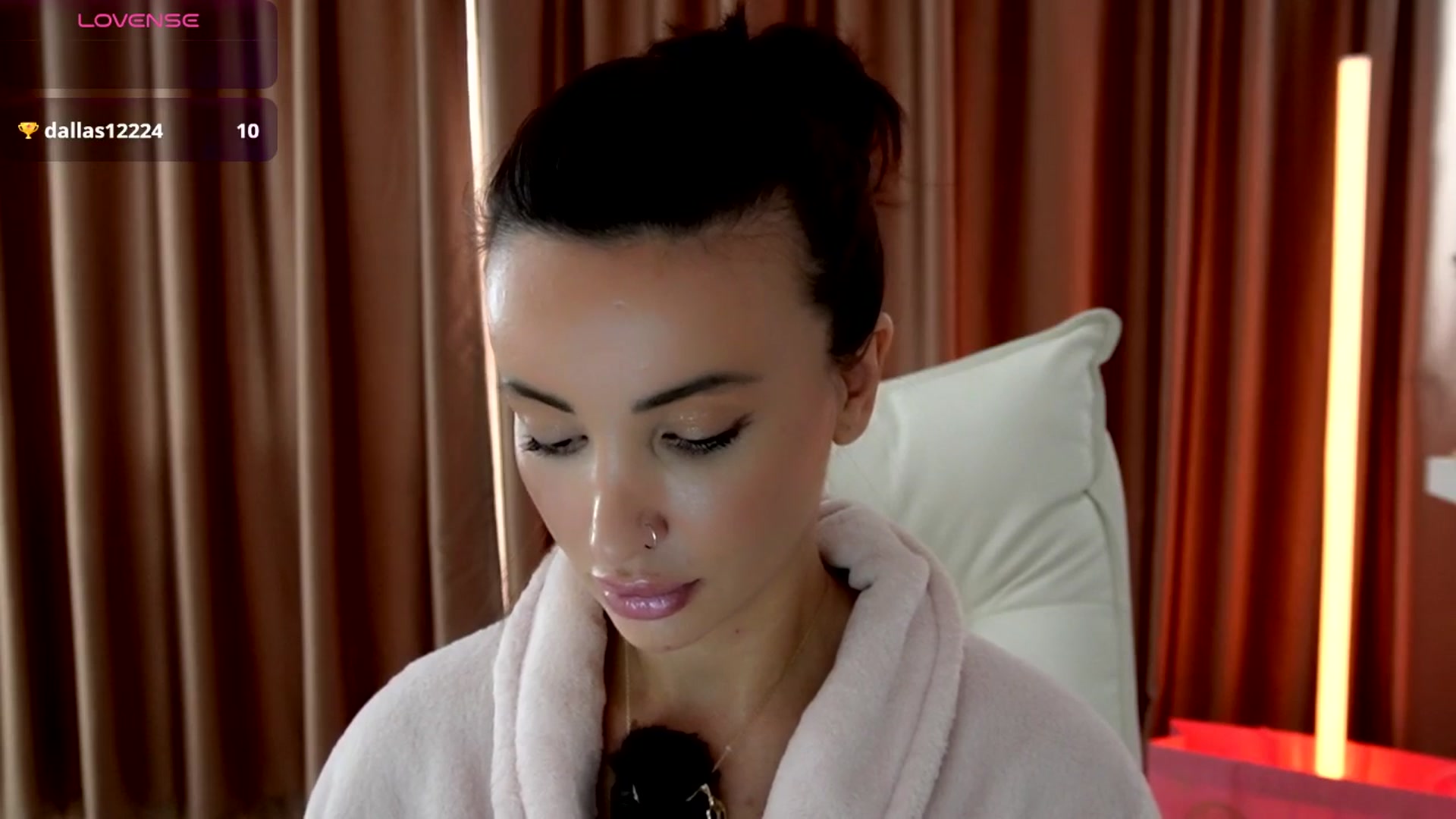 Gallery image thumbnail from AlienControl's myfreecams stream on, 10/24/2025, 13:52 image 4 of 20