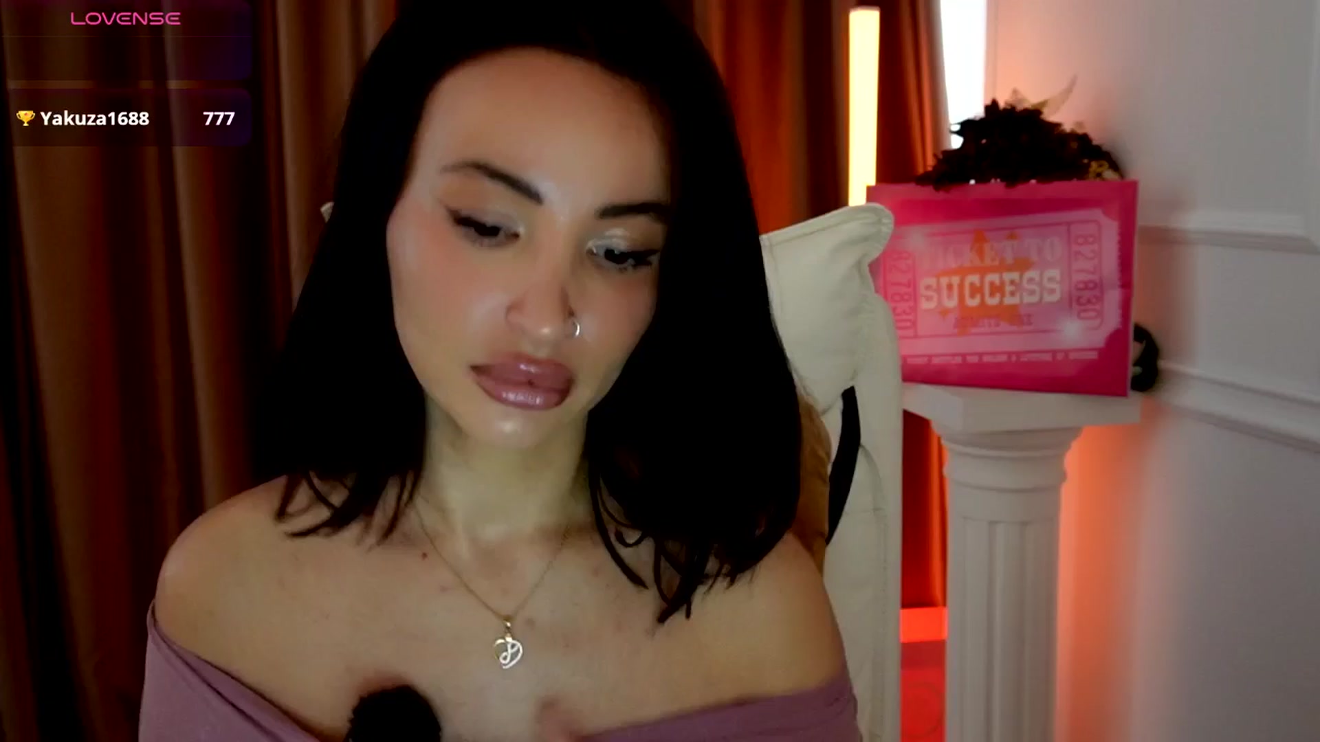 Gallery image thumbnail from AlienControl's myfreecams stream on, 11/09/2025, 10:34 image 2 of 20