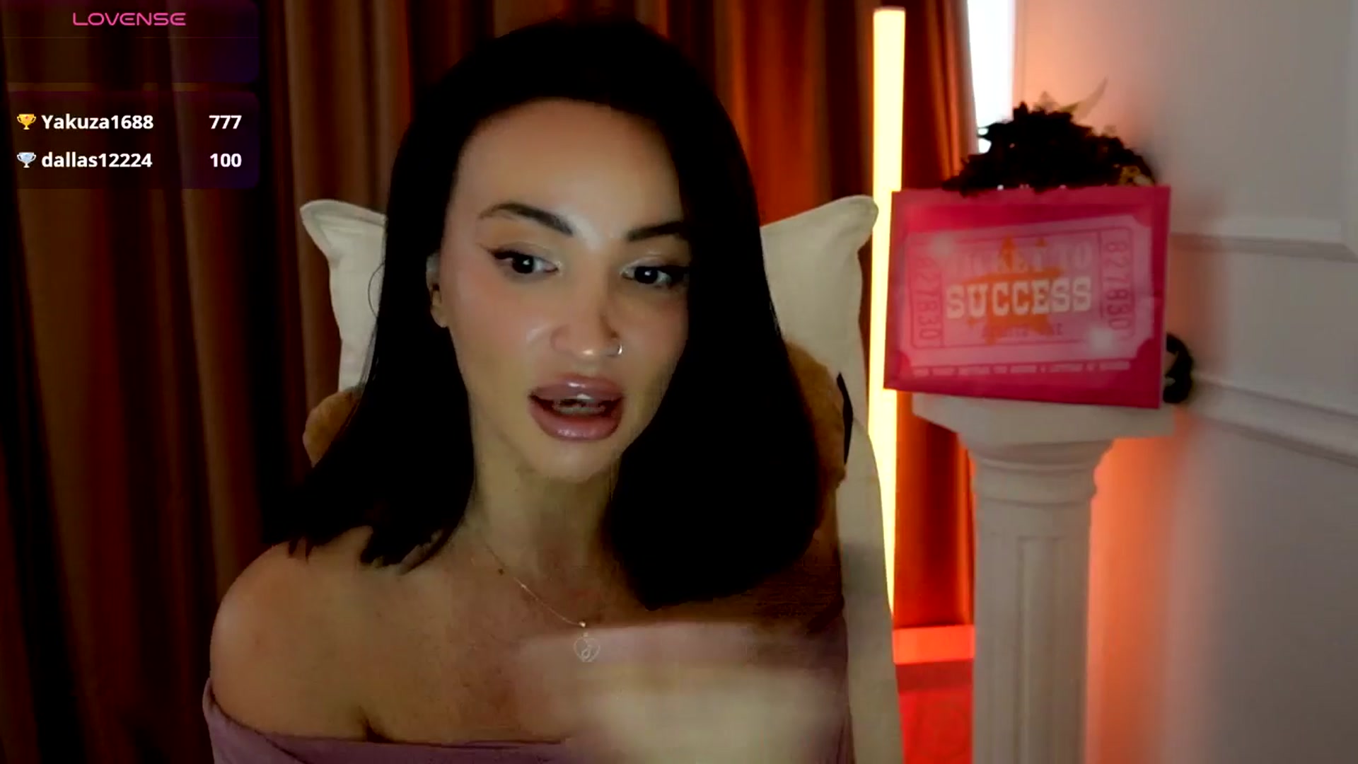 Gallery image thumbnail from AlienControl's myfreecams stream on, 11/09/2025, 10:34 image 9 of 20