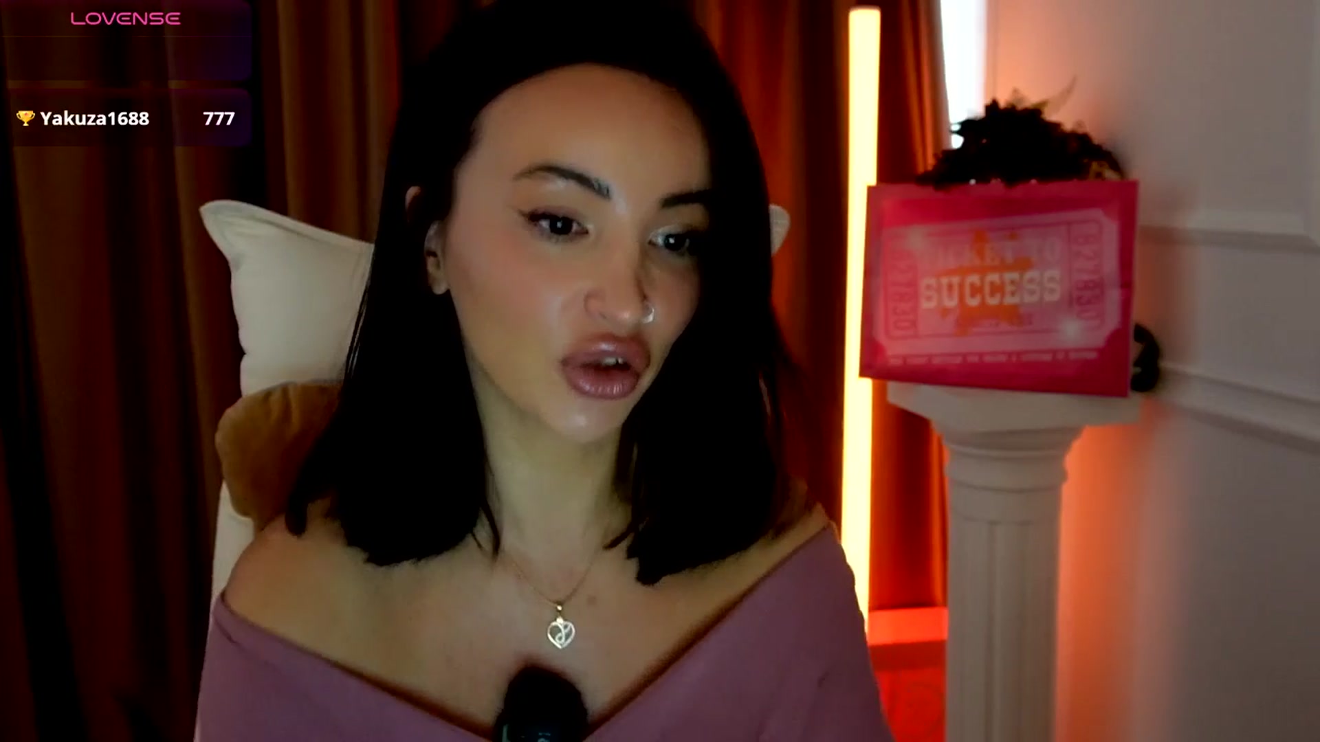Gallery image thumbnail from AlienControl's myfreecams stream on, 11/09/2025, 10:34 image 6 of 20