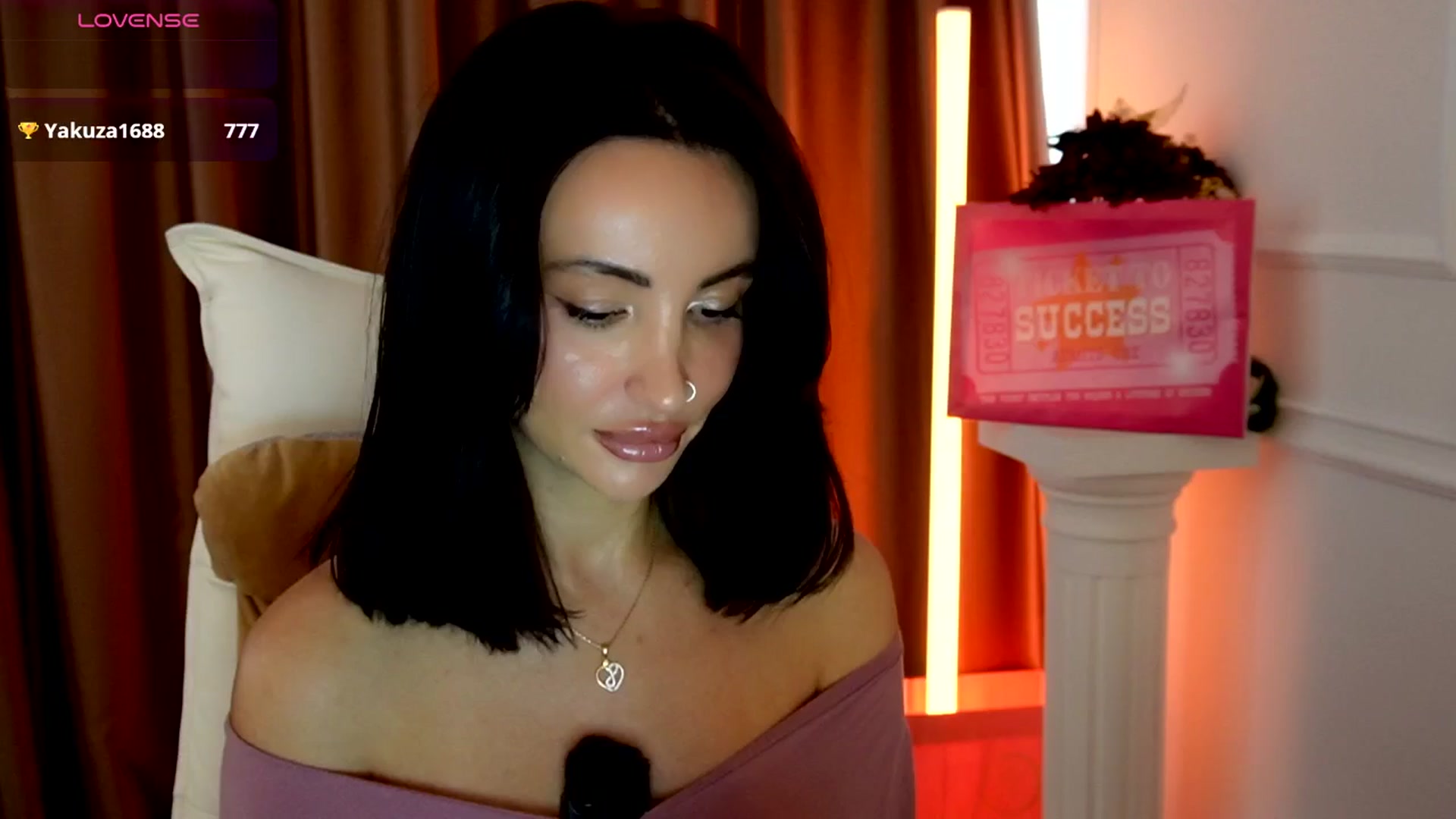 Gallery image thumbnail from AlienControl's myfreecams stream on, 11/09/2025, 10:34 image 5 of 20
