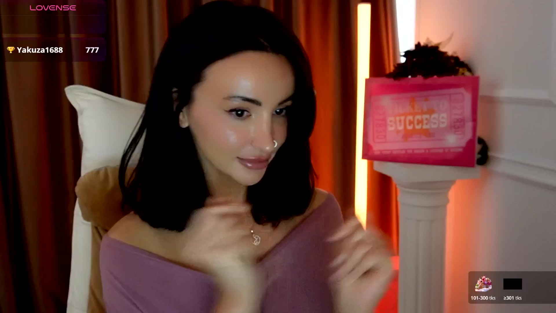 Gallery image thumbnail from AlienControl's myfreecams stream on, 11/09/2025, 10:34 image 4 of 20