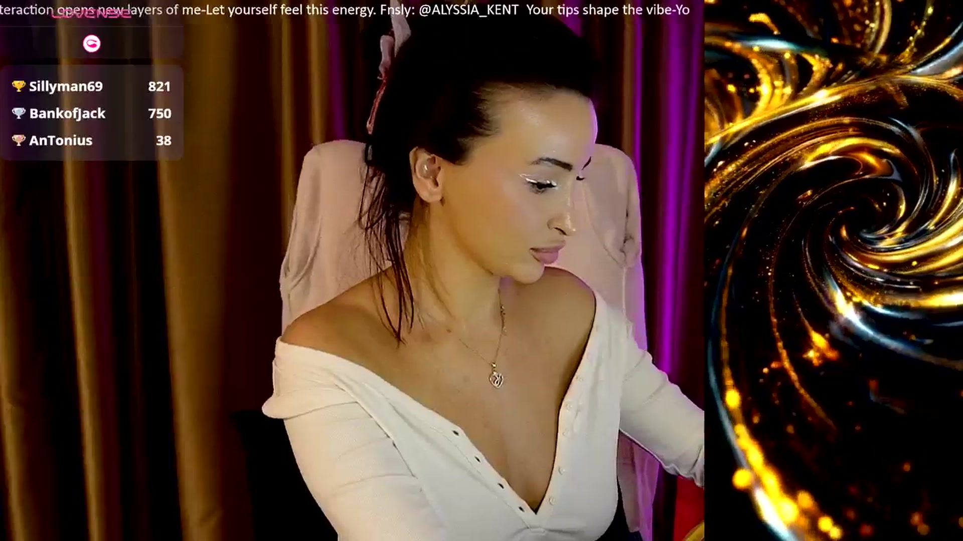 Gallery image thumbnail from AlienControl's myfreecams stream on, 12/01/2025, 18:29 image 16 of 20