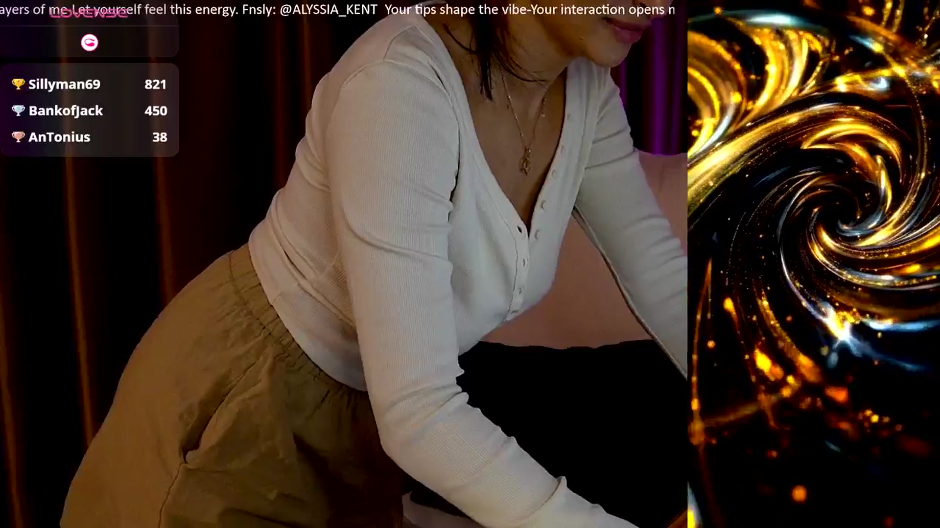 Gallery image thumbnail from AlienControl's myfreecams stream on, 12/01/2025, 18:29 image 13 of 20