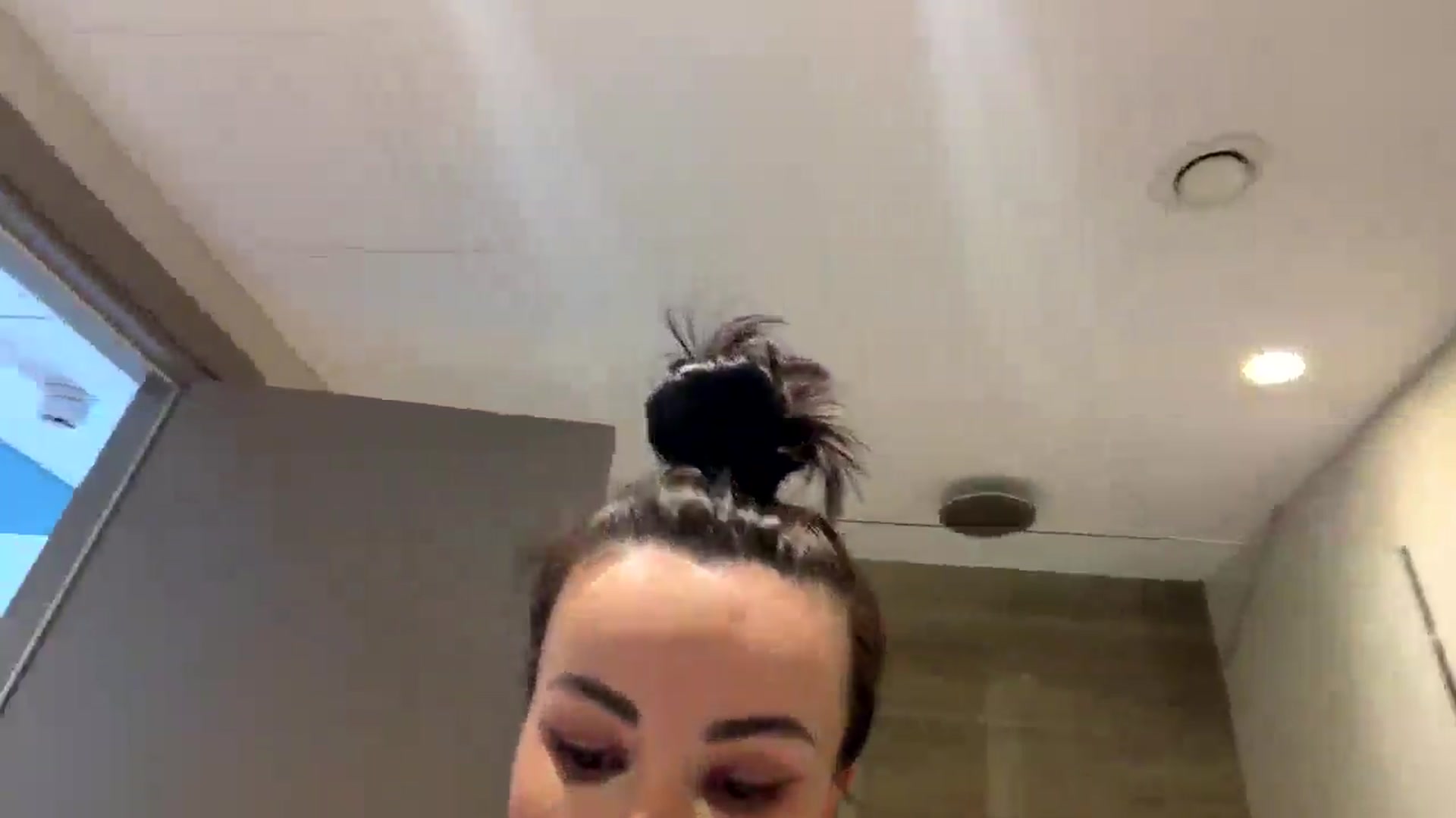 Gallery image thumbnail from AlienControl's myfreecams stream on, 12/18/2025, 13:25 image 2 of 20