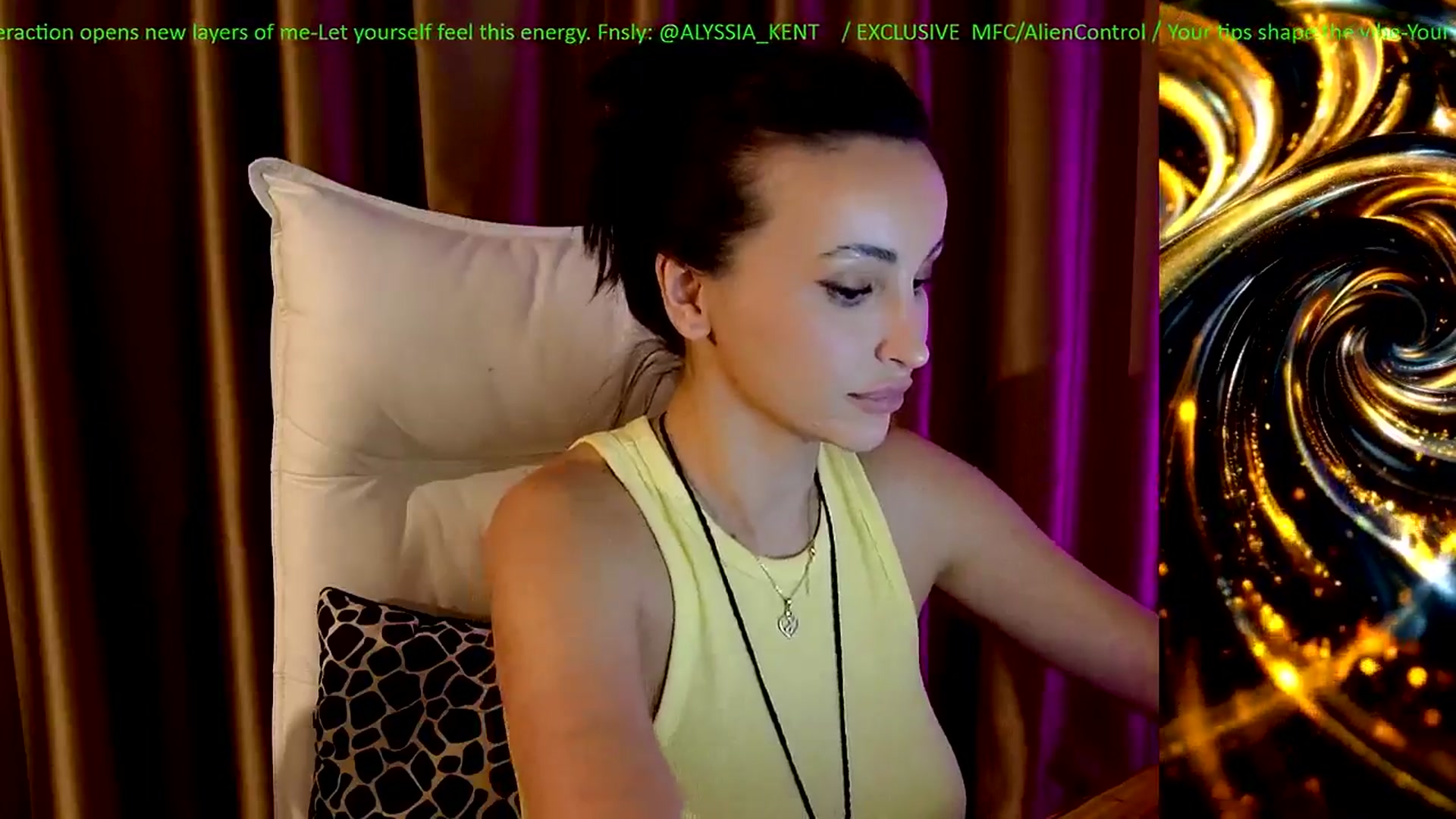 Gallery image thumbnail from AlienControl's myfreecams stream on, 12/21/2025, 17:23 image 14 of 20