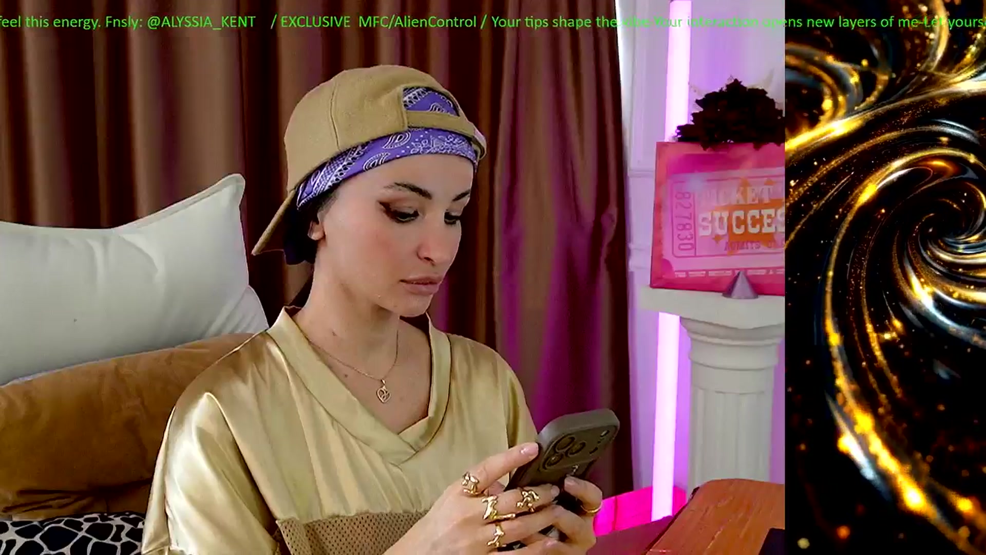 Gallery image thumbnail from AlienControl's myfreecams stream on, 12/28/2025, 11:49 image 10 of 20