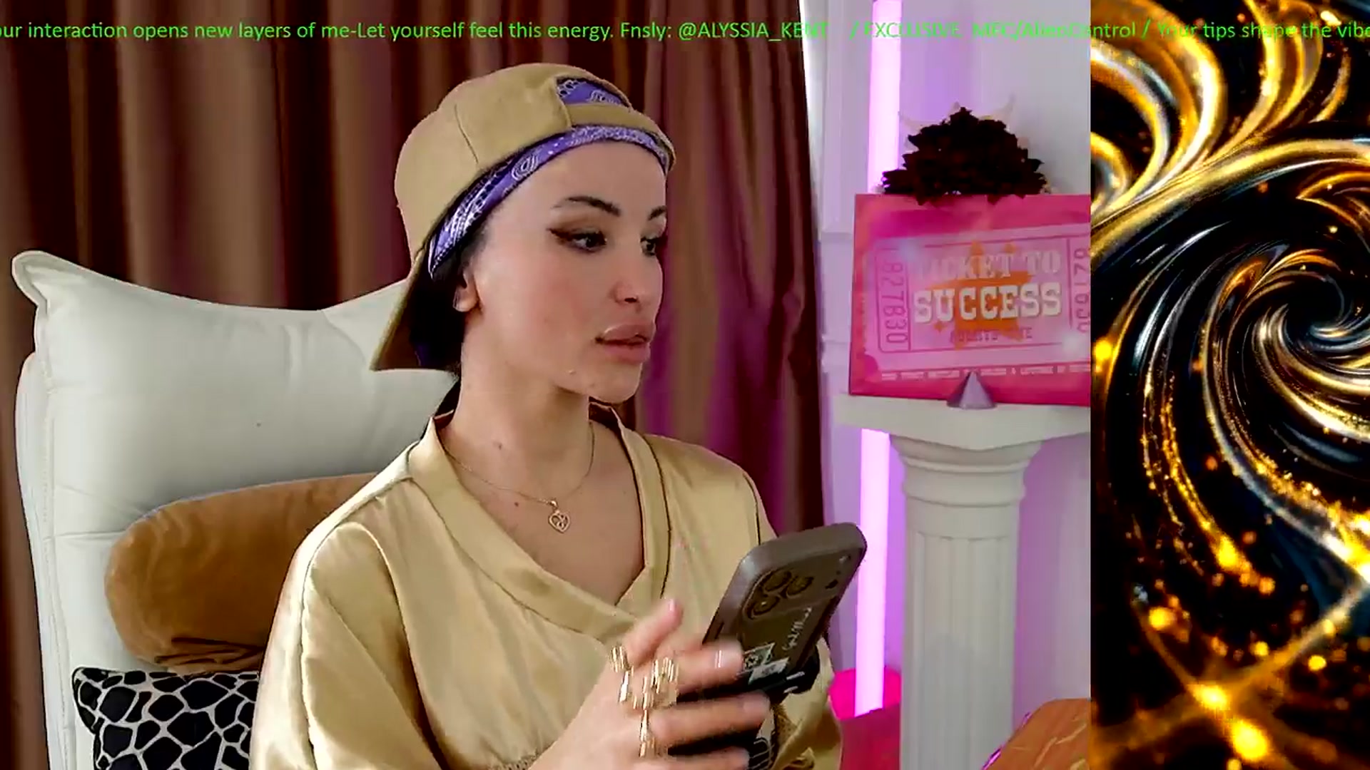 Gallery image thumbnail from AlienControl's myfreecams stream on, 12/28/2025, 11:49 image 12 of 20