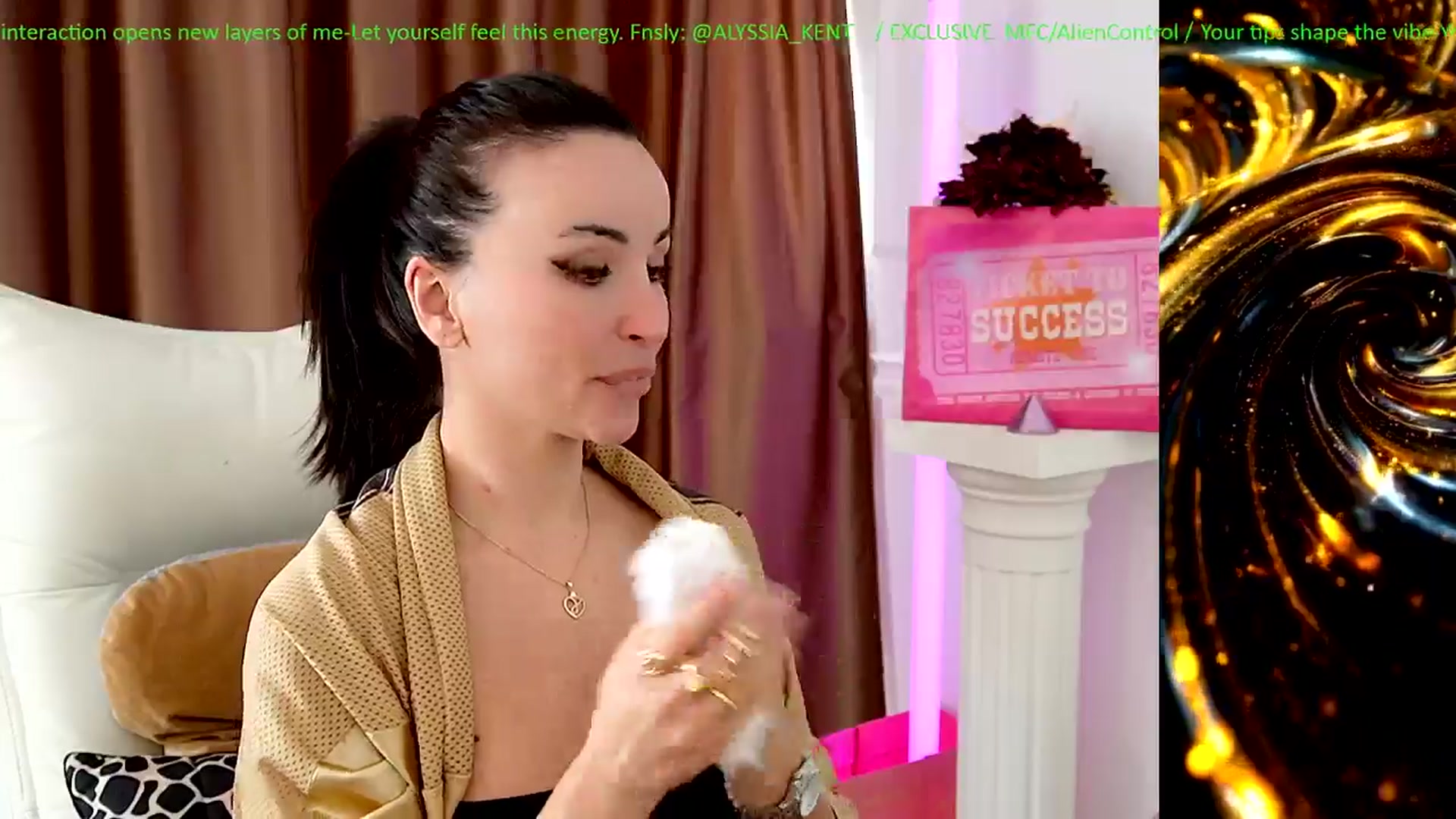 Gallery image thumbnail from AlienControl's myfreecams stream on, 12/28/2025, 11:49 image 19 of 20