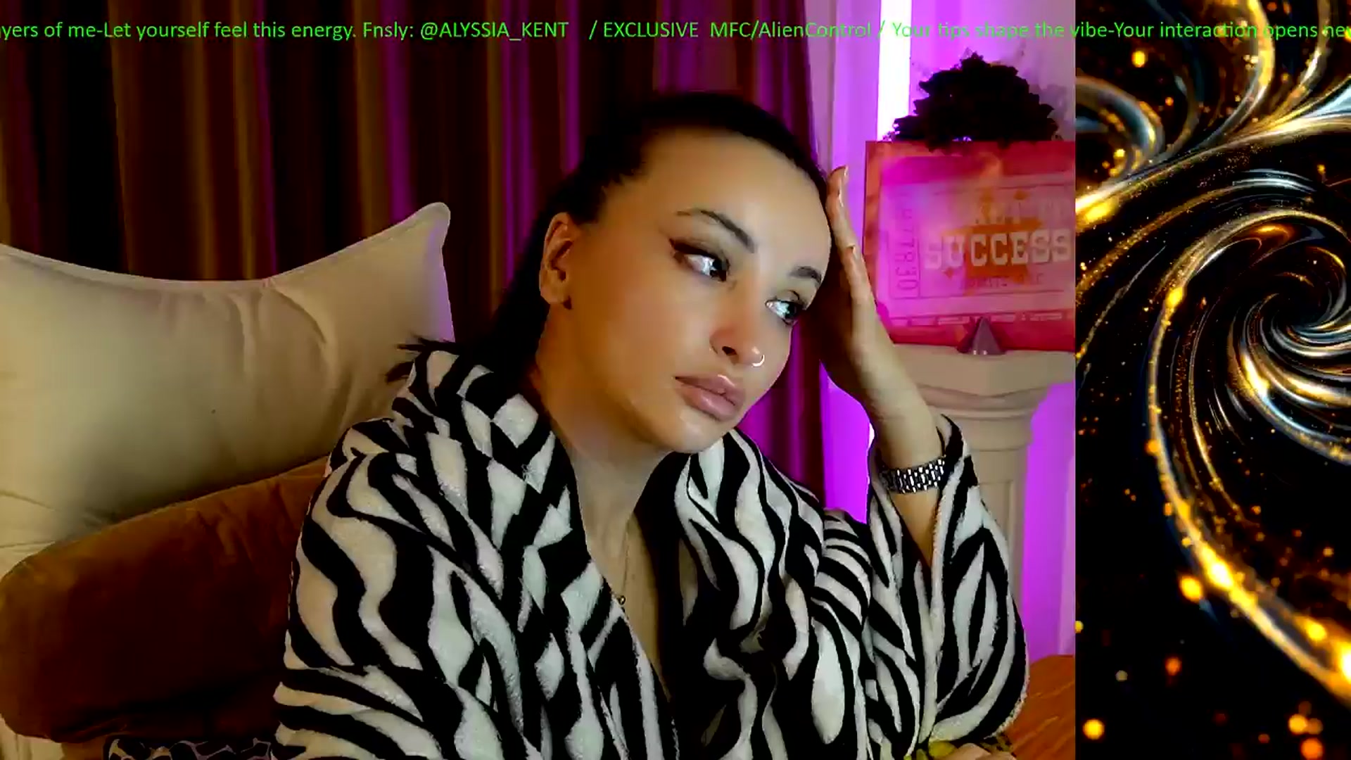 Gallery image thumbnail from AlienControl's myfreecams stream on, 12/28/2025, 17:06 image 16 of 20