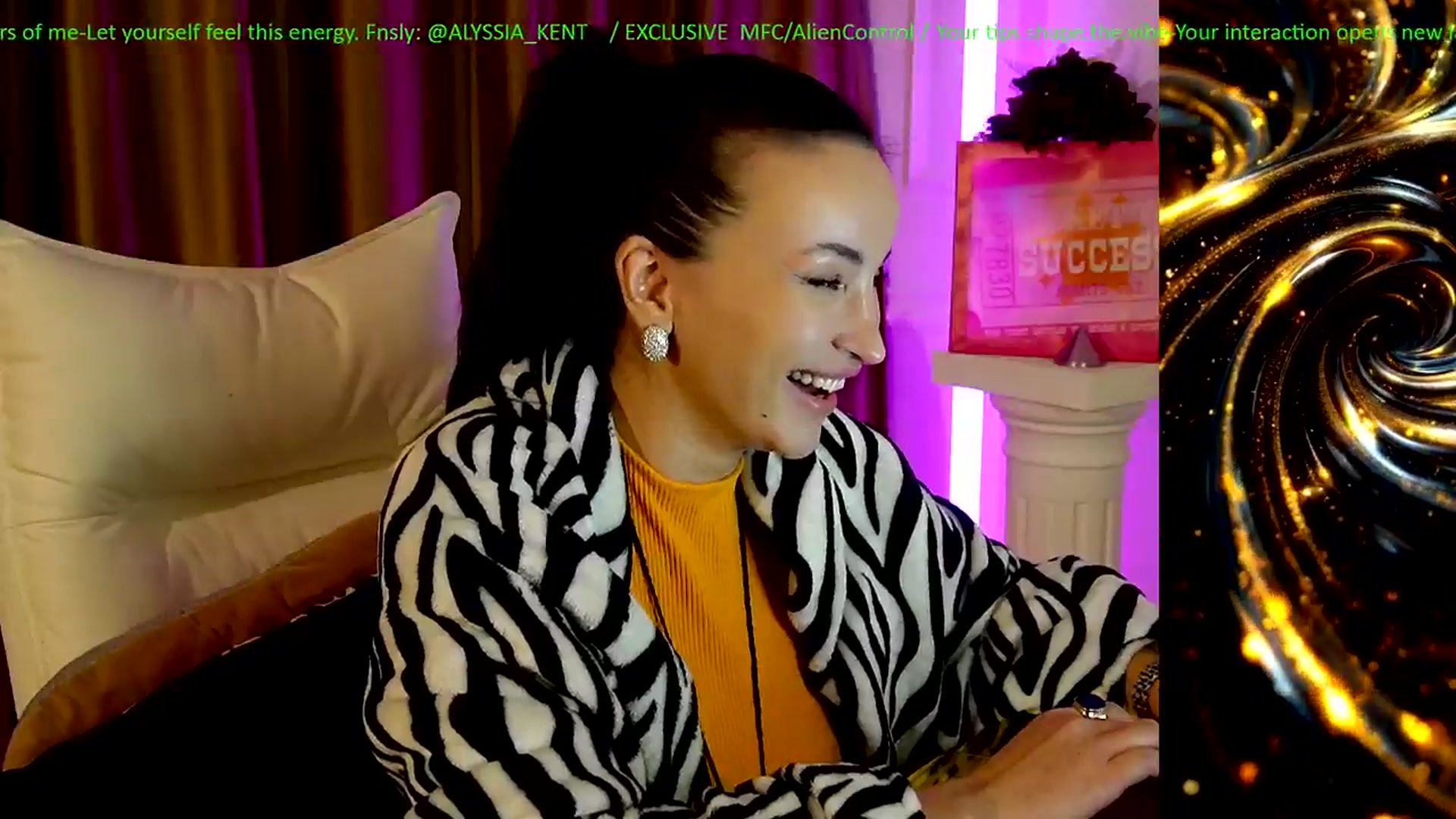 Gallery image thumbnail from AlienControl's myfreecams stream on, 12/30/2025, 17:21 image 4 of 20