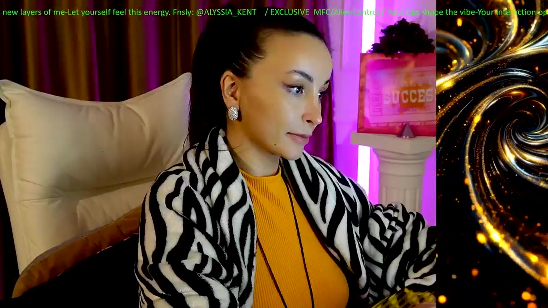 Gallery image thumbnail from AlienControl's myfreecams stream on, 12/30/2025, 17:21 image 2 of 20