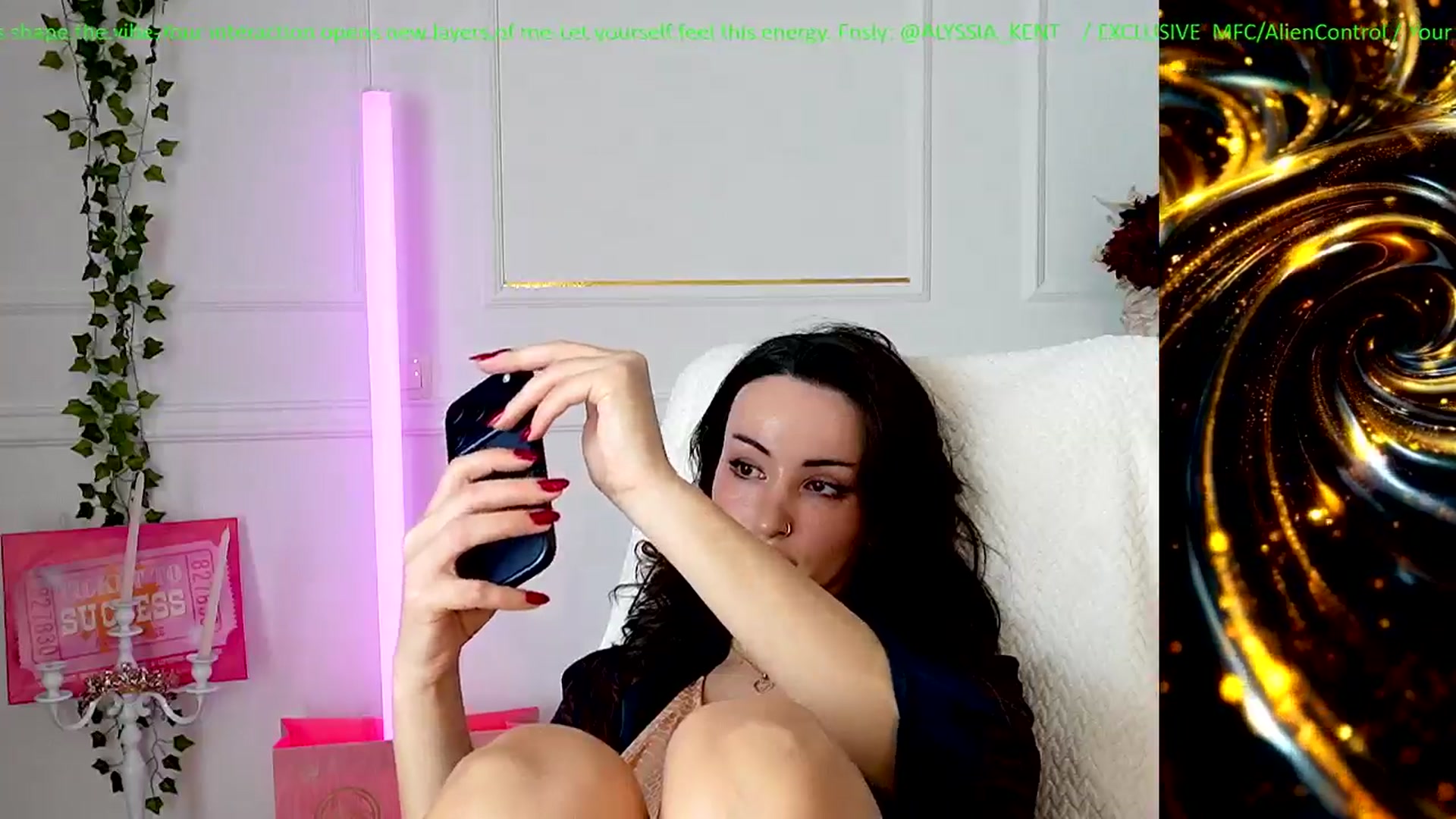 Gallery image thumbnail from AlienControl's myfreecams stream on, 02/01/2026, 10:17 image 20 of 20