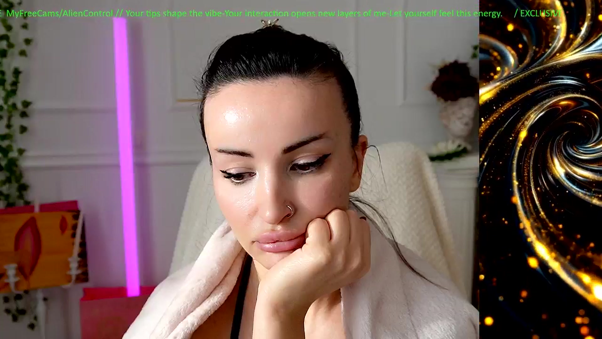 Gallery image thumbnail from AlienControl's myfreecams stream on, 02/04/2026, 13:30 image 18 of 20