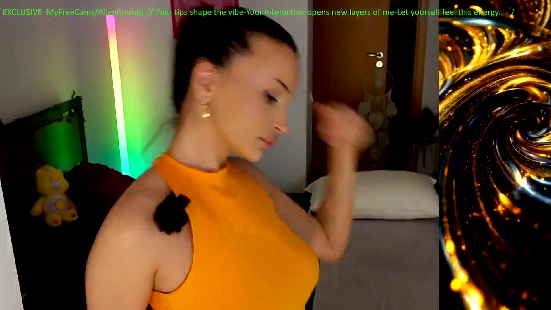 Gallery image thumbnail from AlienControl's myfreecams stream on, 04/12/2026, 16:10 image 17 of 20