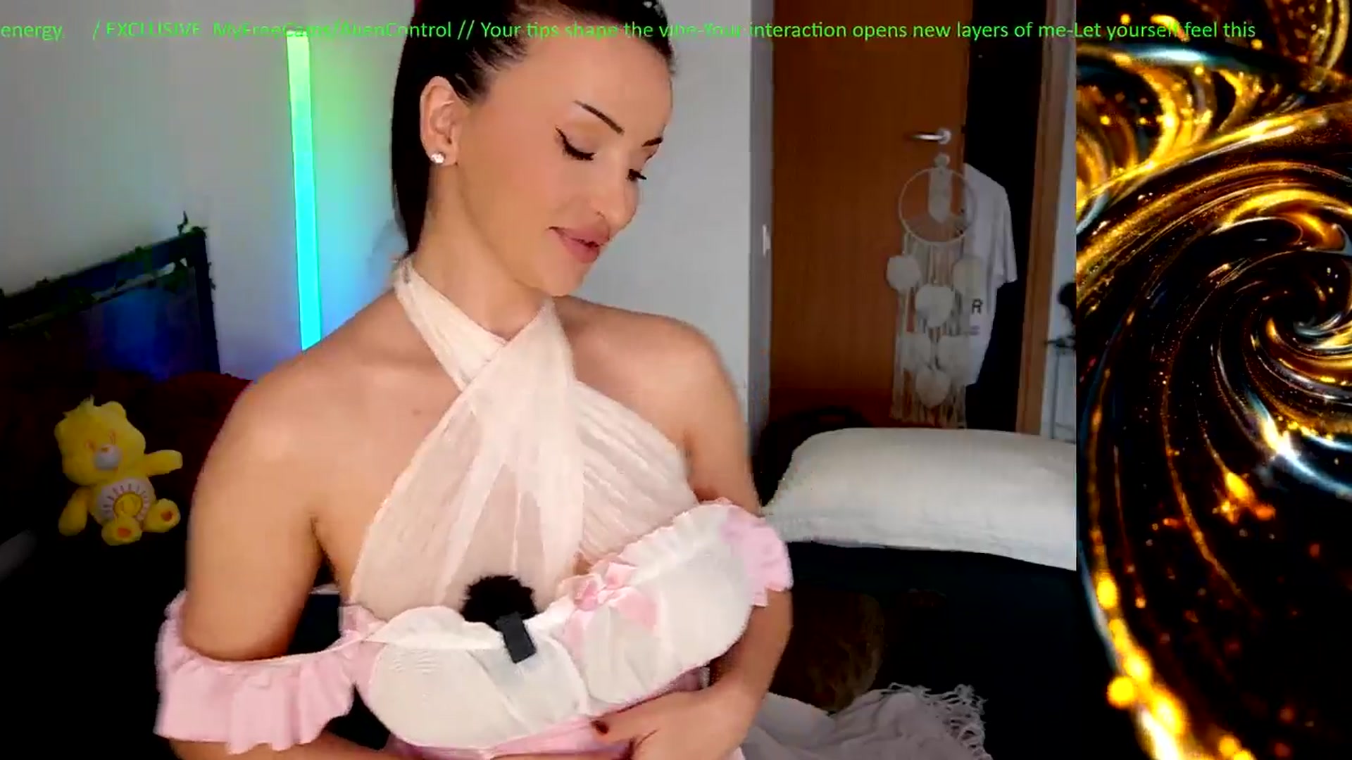 Gallery image thumbnail from AlienControl's myfreecams stream on, 04/16/2026, 15:49 image 10 of 20