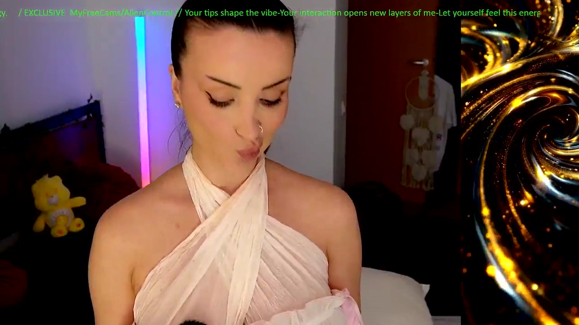 Gallery image thumbnail from AlienControl's myfreecams stream on, 04/16/2026, 15:49 image 20 of 20