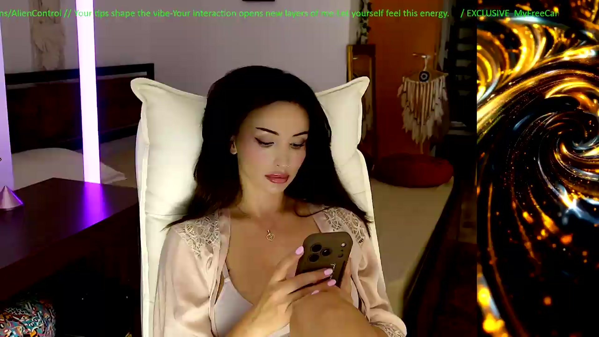 Gallery image thumbnail from AlienControl's myfreecams stream on, 05/09/2026, 15:30 image 3 of 20