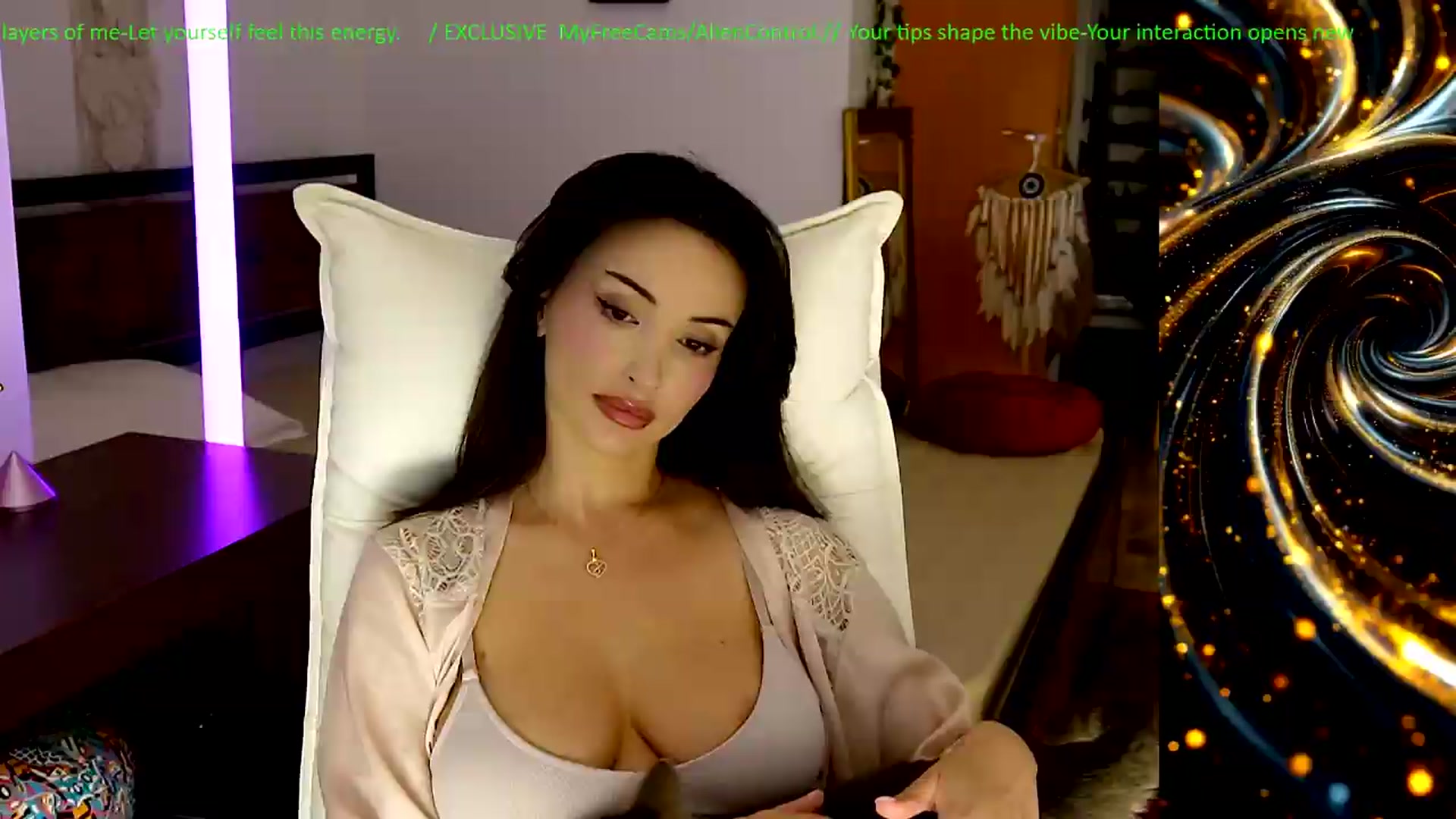 Gallery image thumbnail from AlienControl's myfreecams stream on, 05/09/2026, 15:30 image 13 of 20