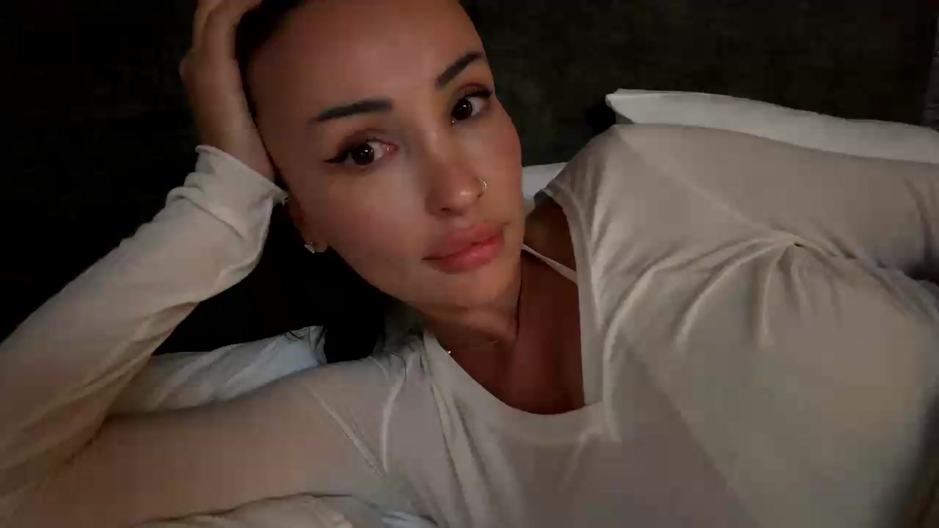 Gallery image thumbnail from AlienControl's myfreecams stream on, 05/14/2026, 19:09 image 19 of 20