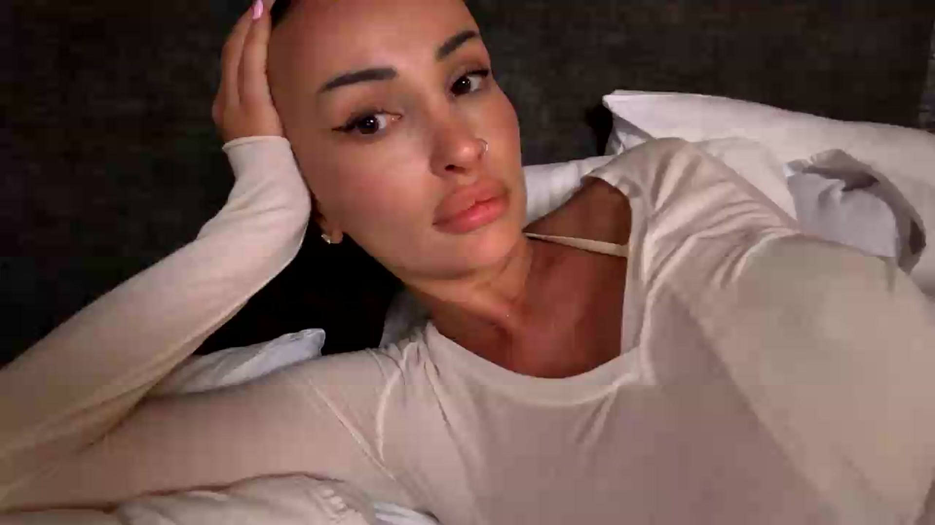Gallery image thumbnail from AlienControl's myfreecams stream on, 05/14/2026, 19:09 image 17 of 20