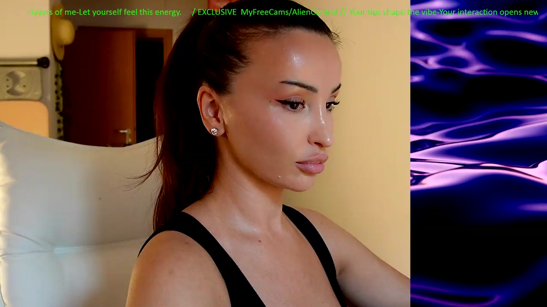 Gallery image thumbnail from AlienControl's myfreecams stream on, 06/25/2026, 17:20 image 18 of 20