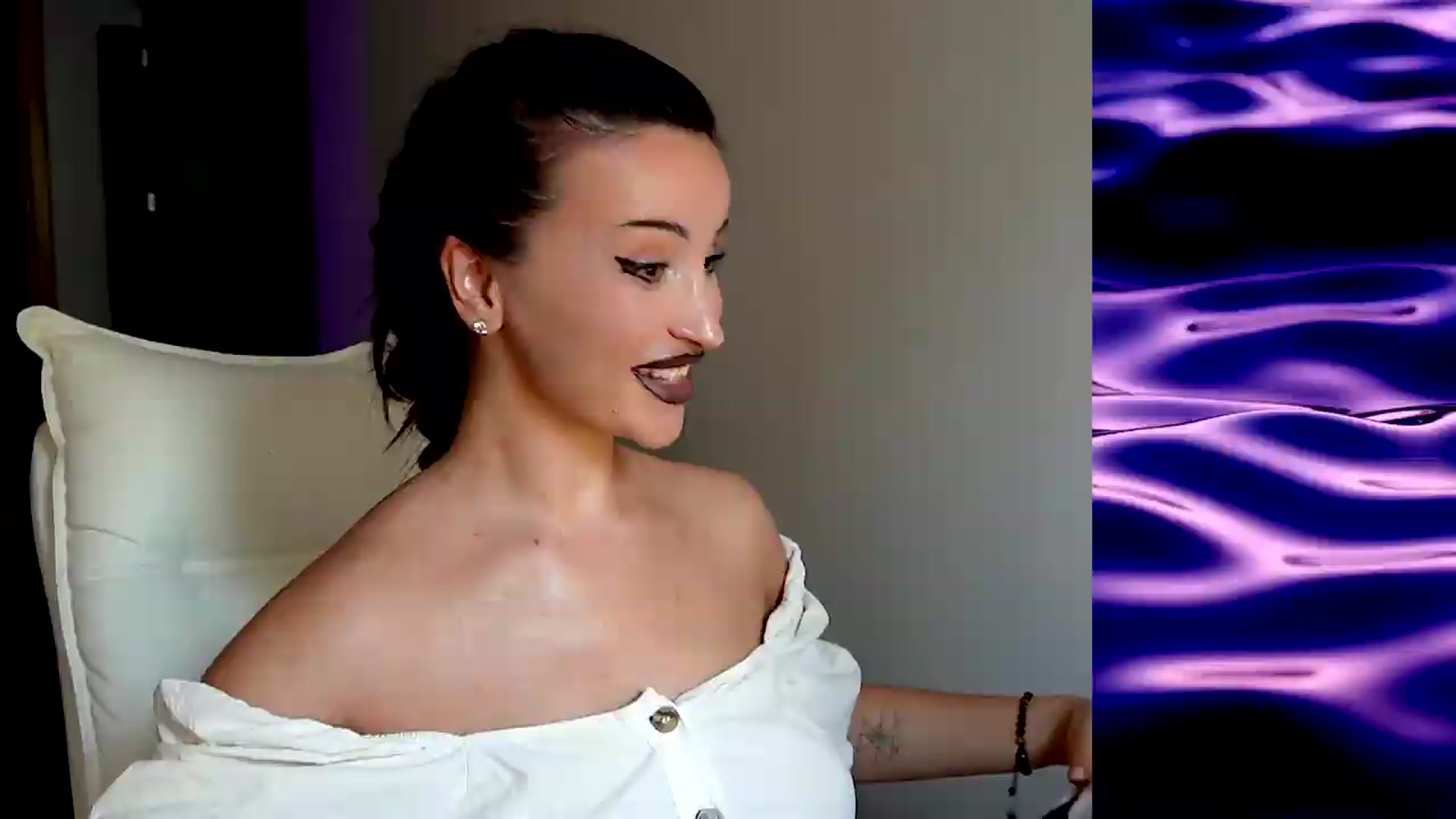 Gallery image thumbnail from AlienControl's myfreecams stream on, 08/10/2026, 16:06 image 20 of 20