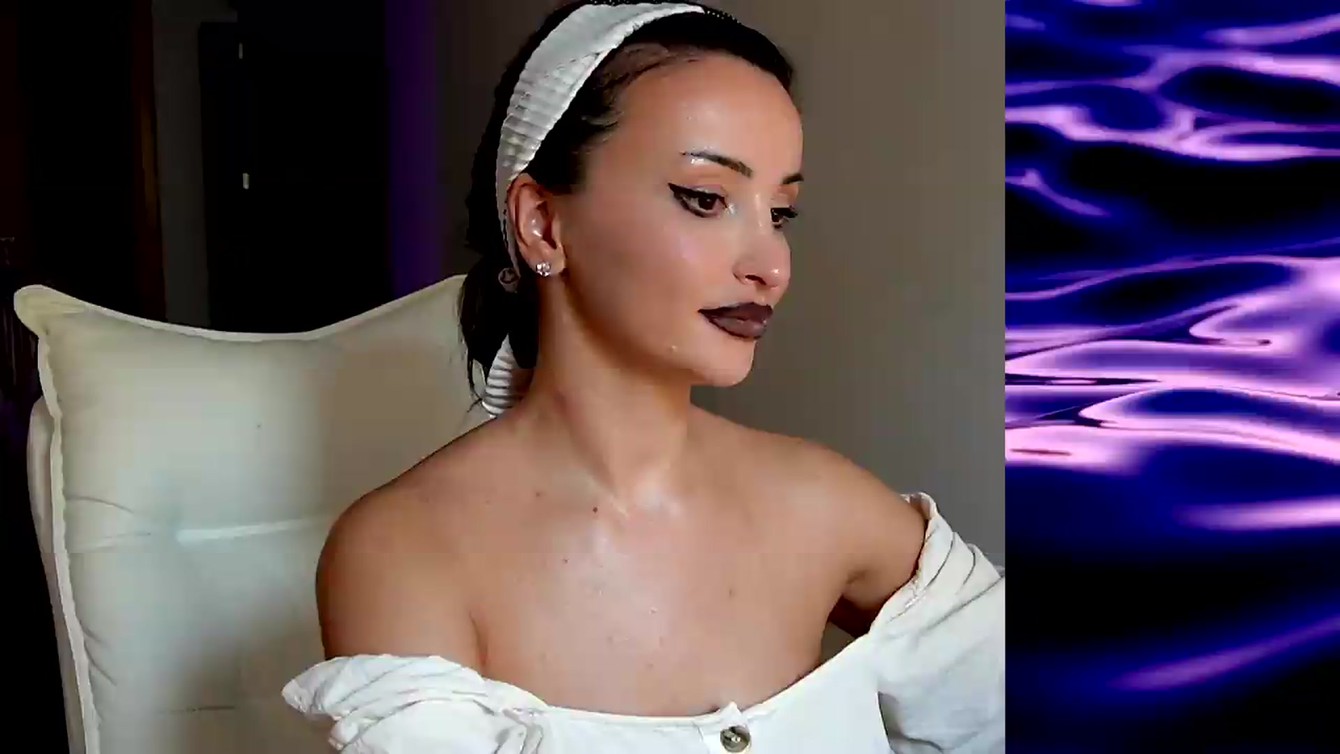 Gallery image thumbnail from AlienControl's myfreecams stream on, 08/10/2026, 16:06 image 14 of 20
