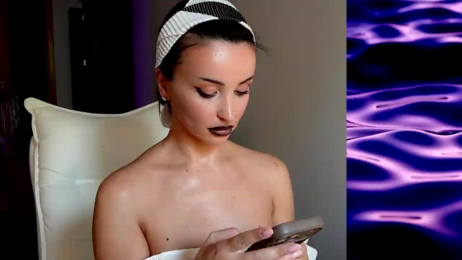 Gallery image thumbnail from AlienControl's myfreecams stream on, 08/10/2026, 16:06 image 9 of 20