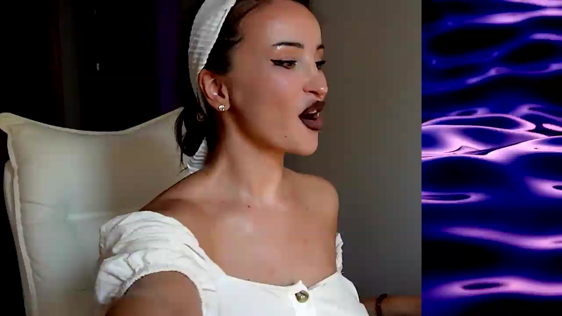 Gallery image thumbnail from AlienControl's myfreecams stream on, 08/10/2026, 16:06 image 6 of 20