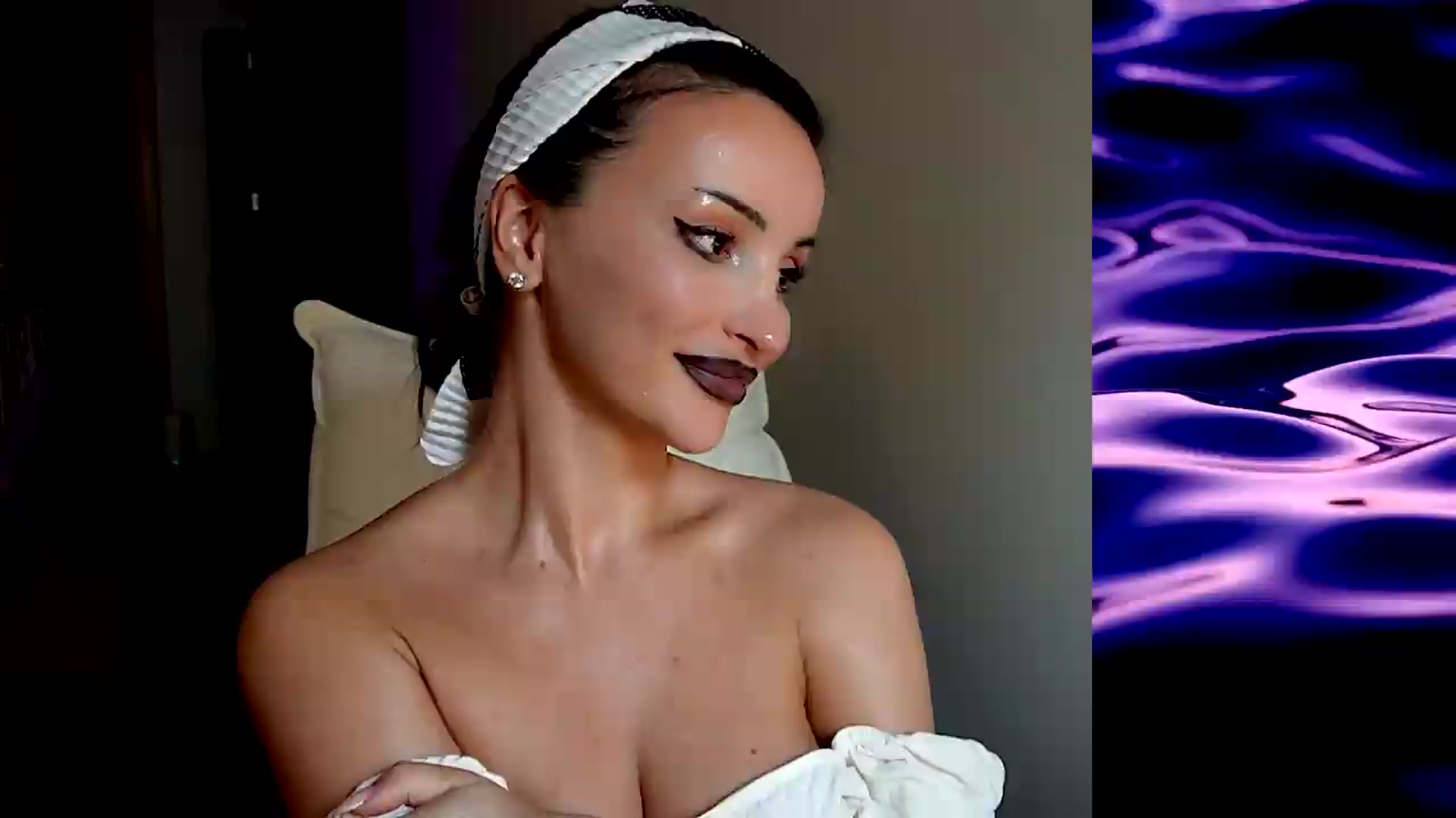 Gallery image thumbnail from AlienControl's myfreecams stream on, 08/10/2026, 16:06 image 18 of 20