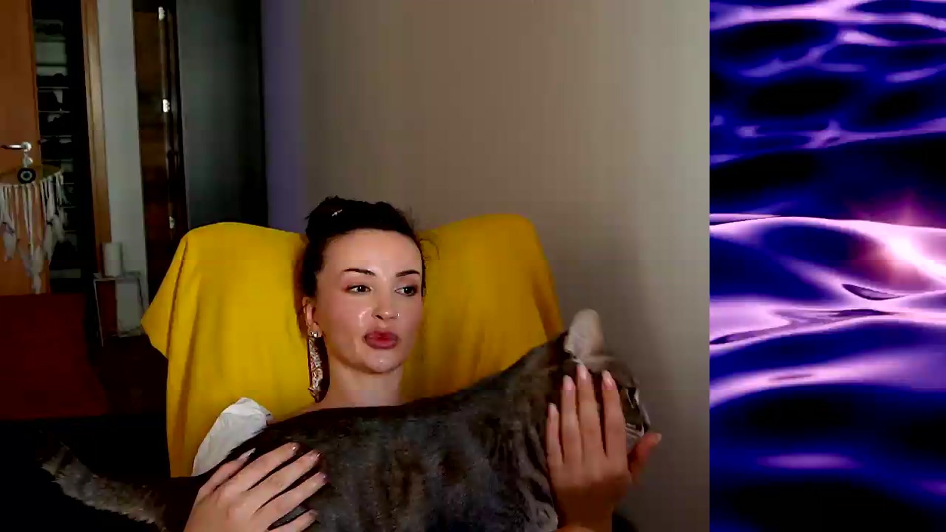 Gallery image thumbnail from AlienControl's myfreecams stream on, 08/11/2026, 14:03 image 4 of 20