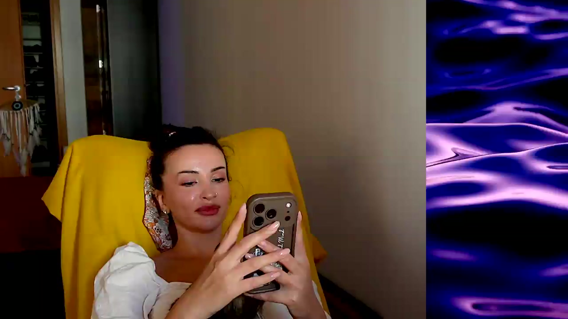 Gallery image thumbnail from AlienControl's myfreecams stream on, 08/11/2026, 14:03 image 6 of 20
