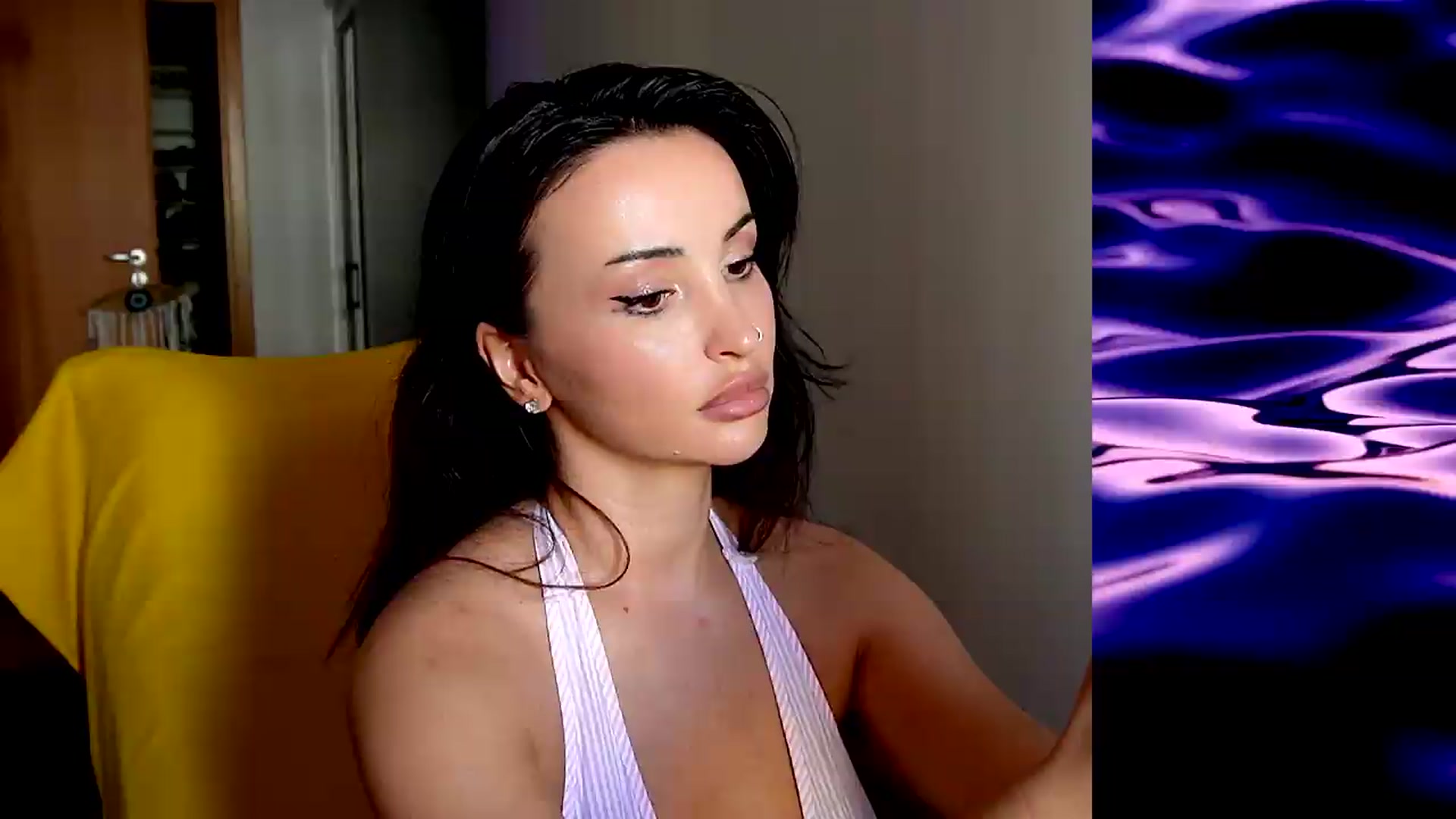 Gallery image thumbnail from AlienControl's myfreecams stream on, 08/13/2026, 13:17 image 18 of 20