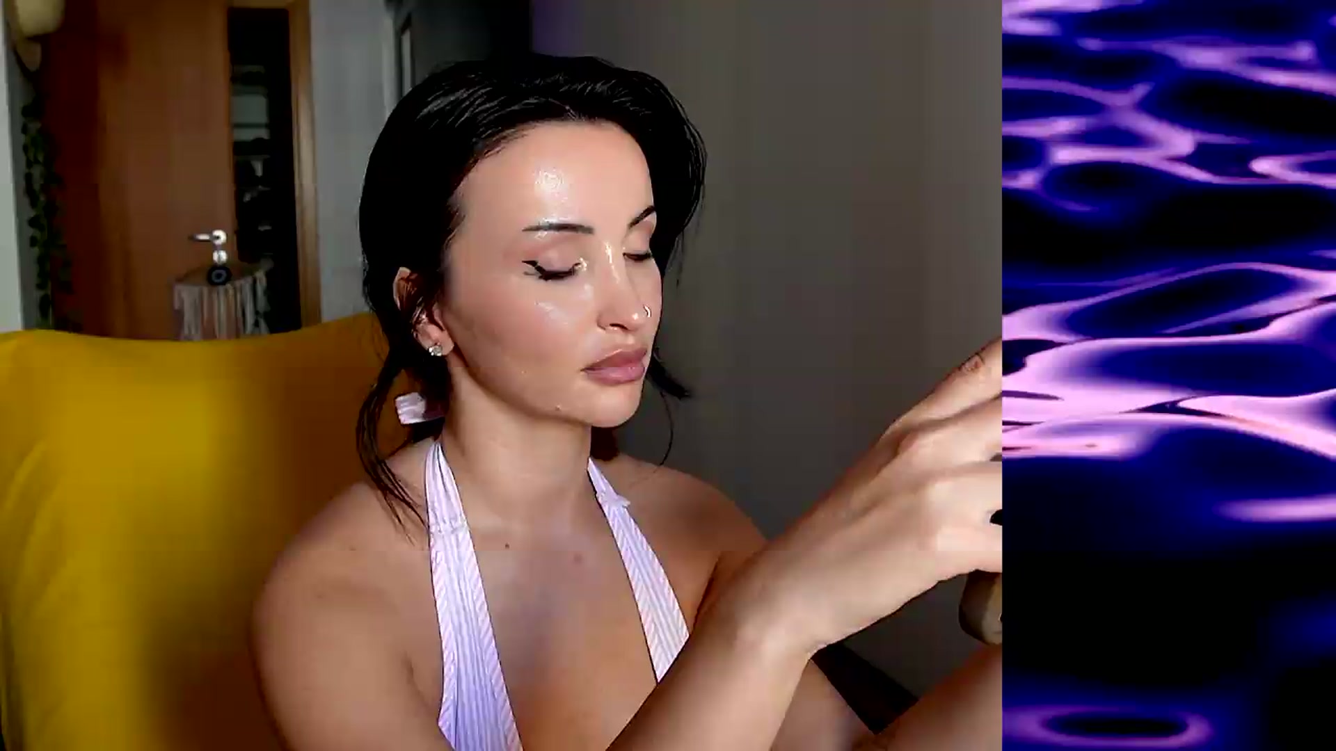 Gallery image thumbnail from AlienControl's myfreecams stream on, 08/13/2026, 13:17 image 10 of 20