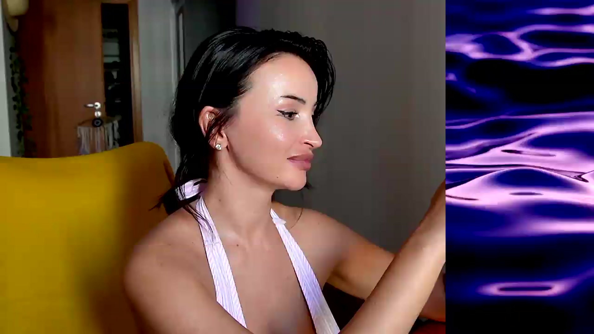 Gallery image thumbnail from AlienControl's myfreecams stream on, 08/13/2026, 13:17 image 6 of 20
