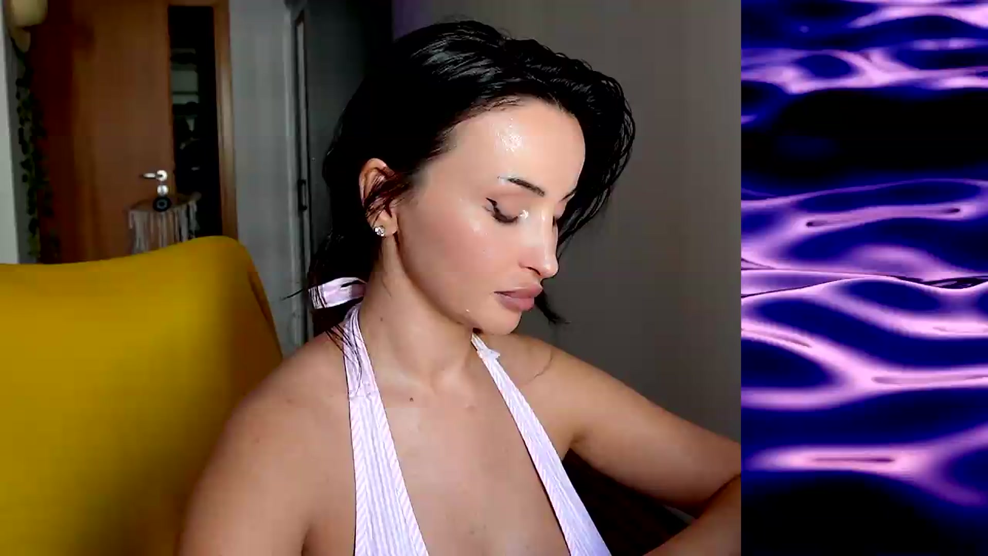 Gallery image thumbnail from AlienControl's myfreecams stream on, 08/13/2026, 13:17 image 3 of 20