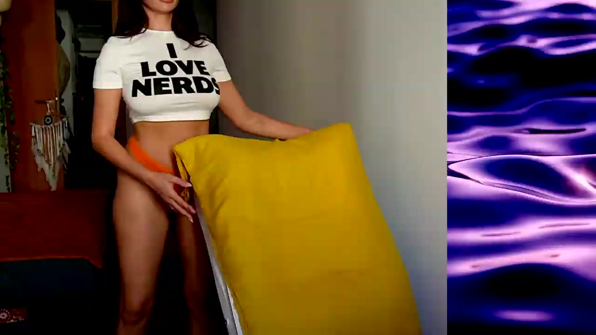 Gallery image thumbnail from AlienControl's myfreecams stream on, 08/18/2026, 12:31 image 14 of 20